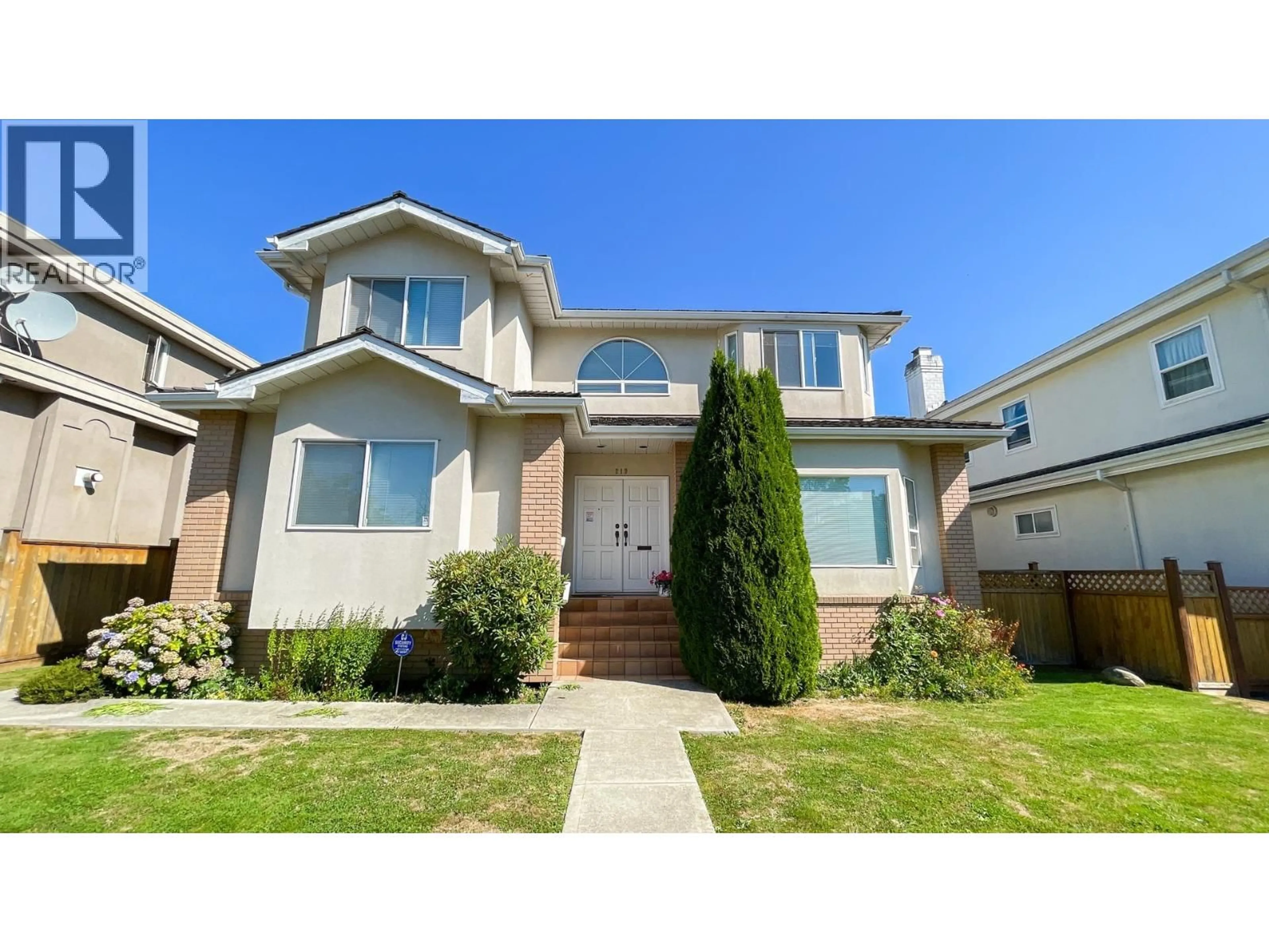 Home with vinyl exterior material, street for 219 42ND AVENUE, Vancouver British Columbia V5Y2T2