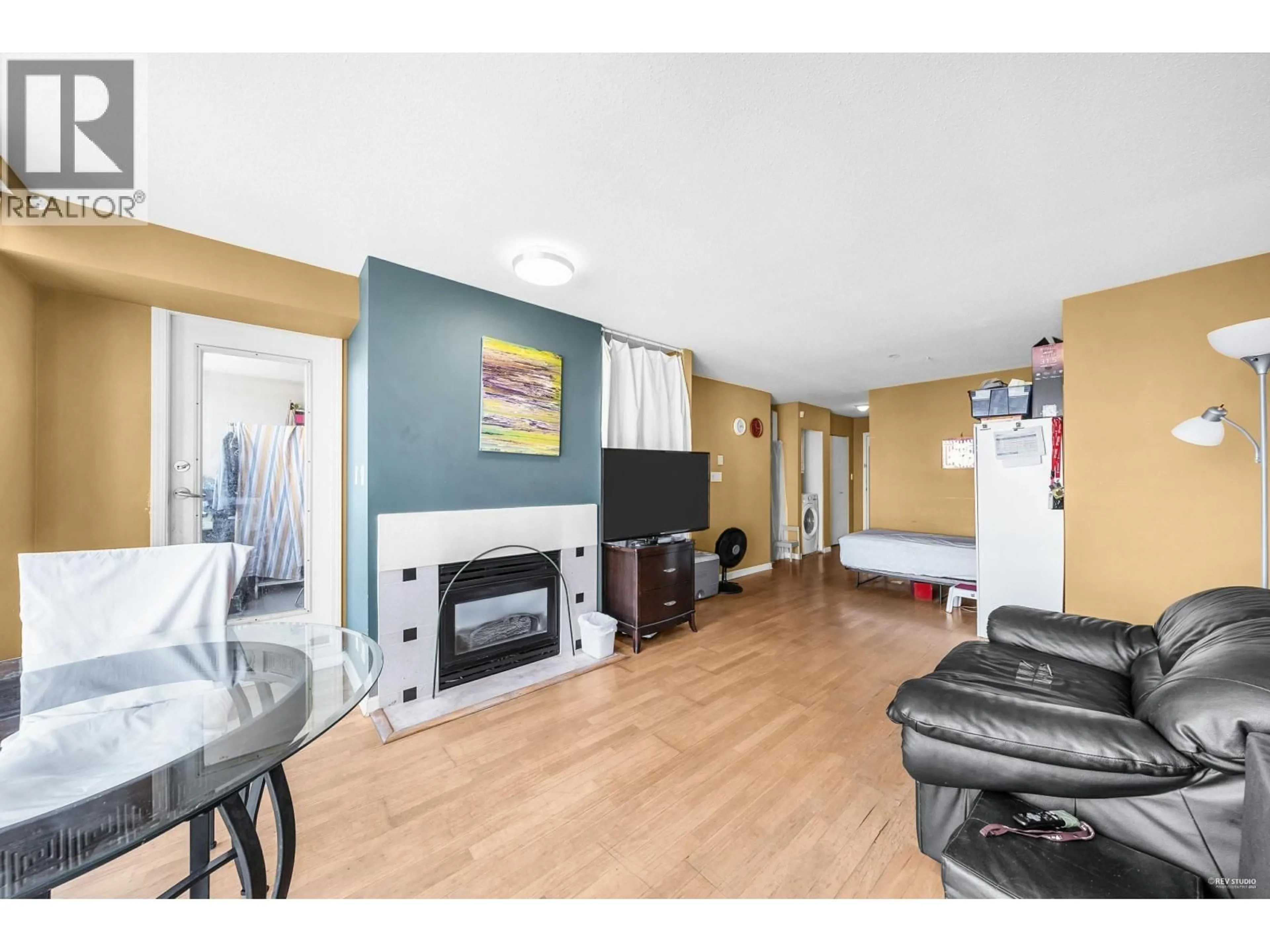 Living room with furniture, wood/laminate floor for 1403 - 4888 HAZEL STREET, Burnaby British Columbia V5H4T4