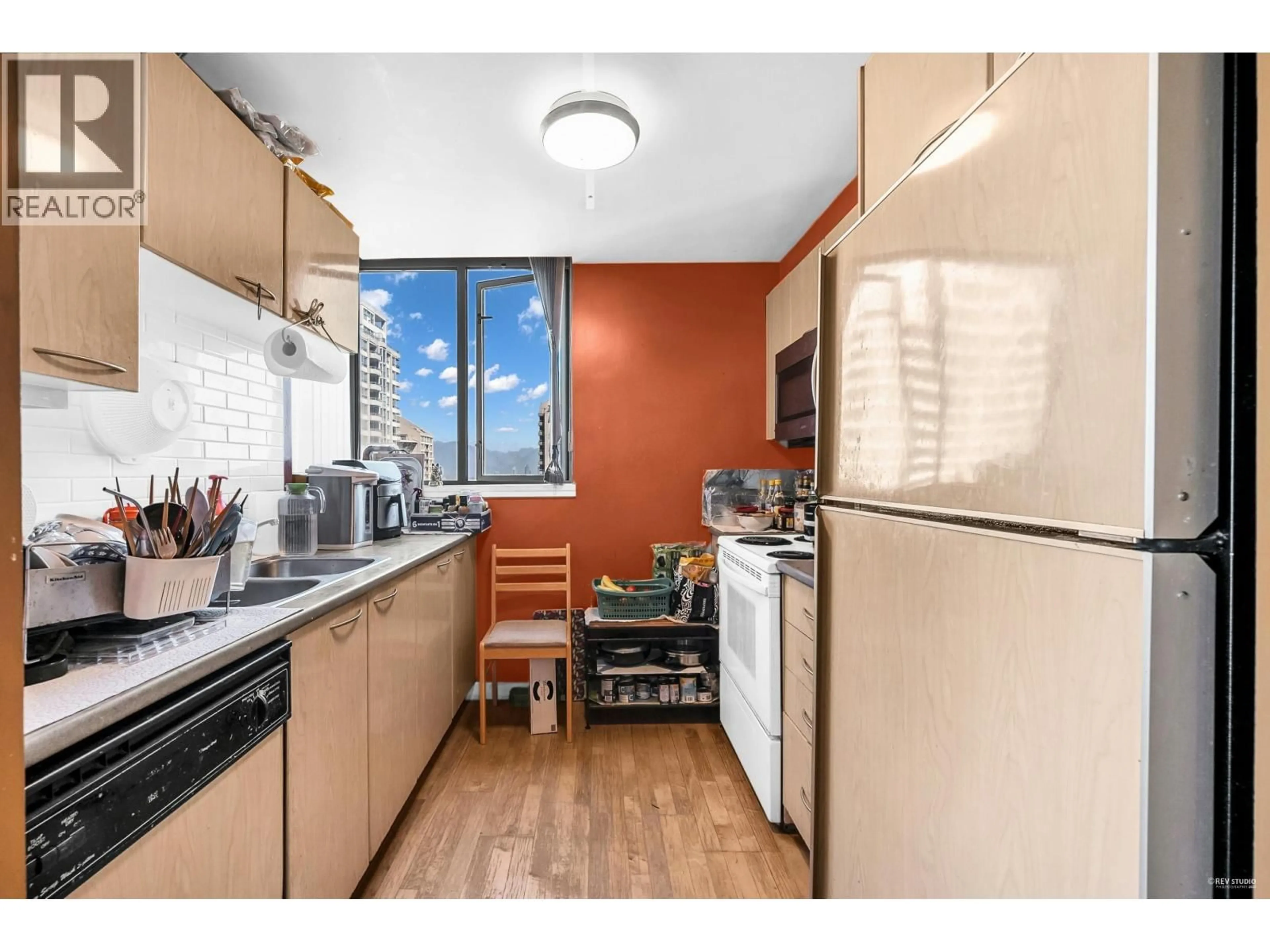 Standard kitchen, unknown for 1403 - 4888 HAZEL STREET, Burnaby British Columbia V5H4T4