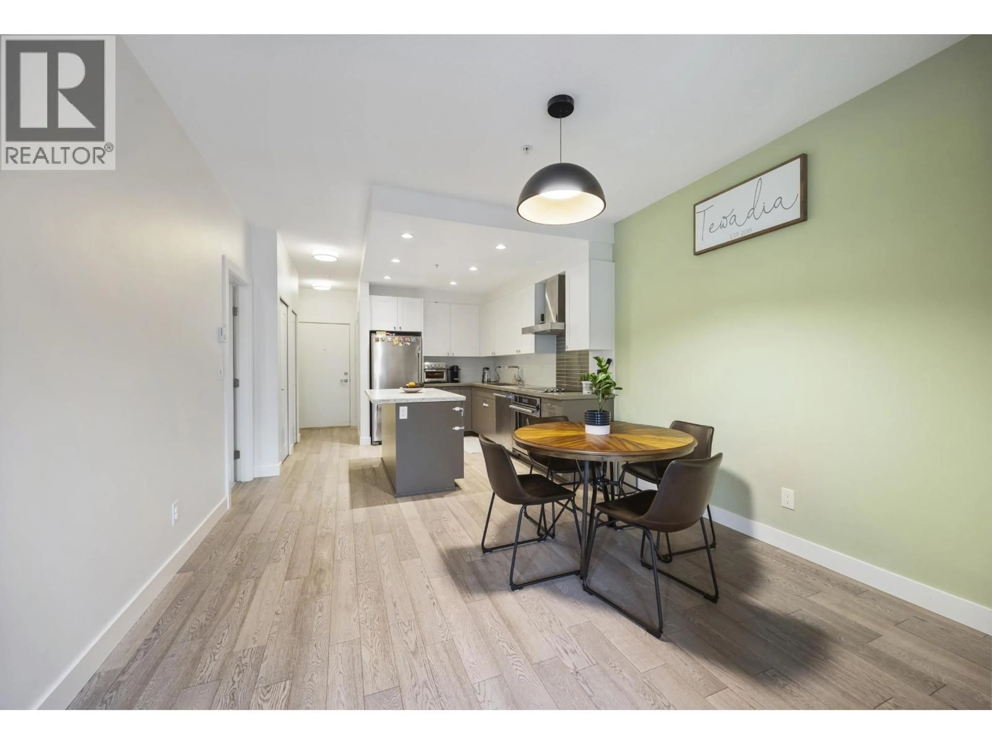 Open concept kitchen, wood/laminate floor for 209 - 3399 NOEL DRIVE, Burnaby British Columbia V3J0G8