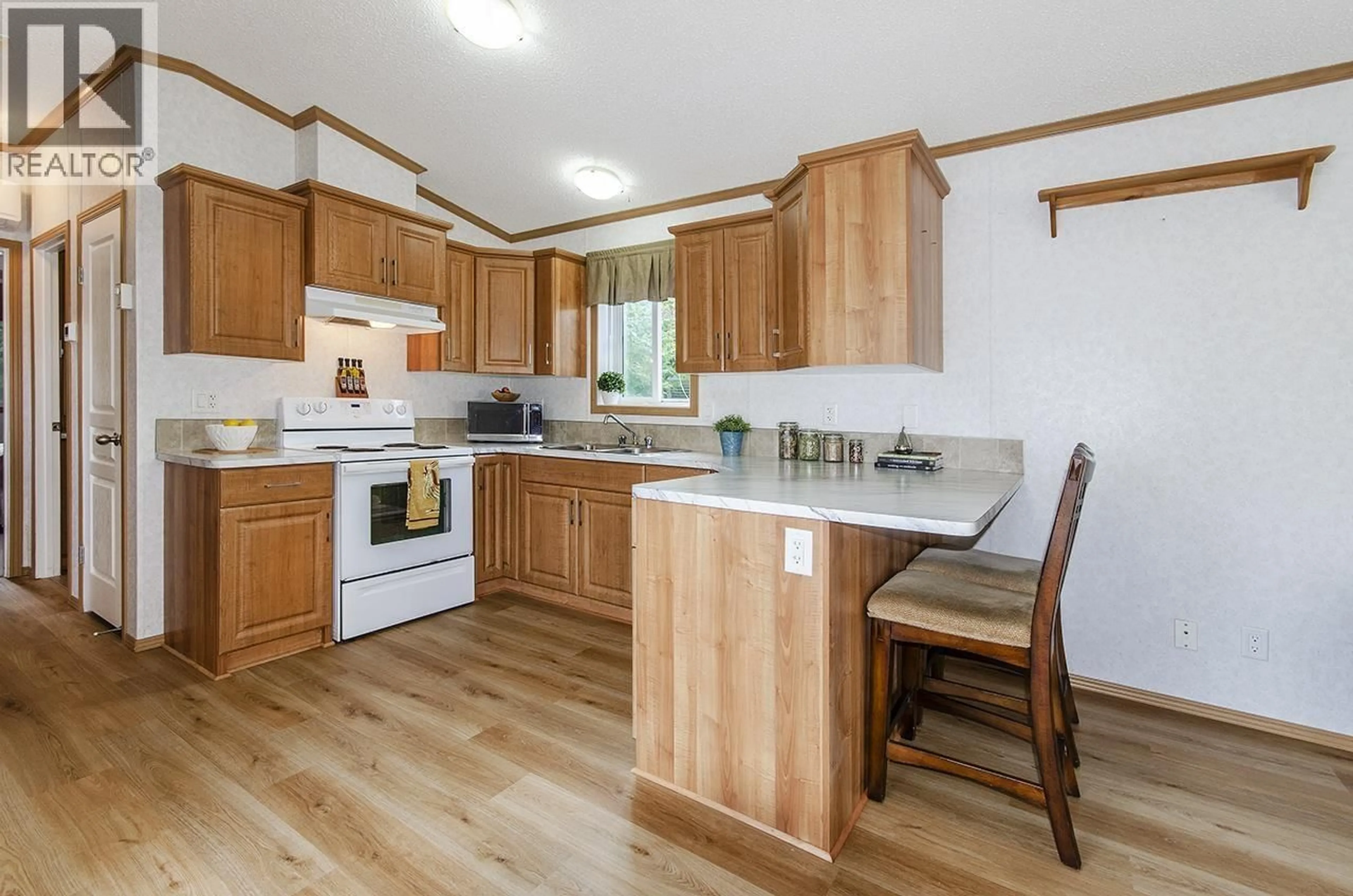 Standard kitchen, wood/laminate floor for 222 TYEE DRIVE, West Vancouver British Columbia V7P1V7