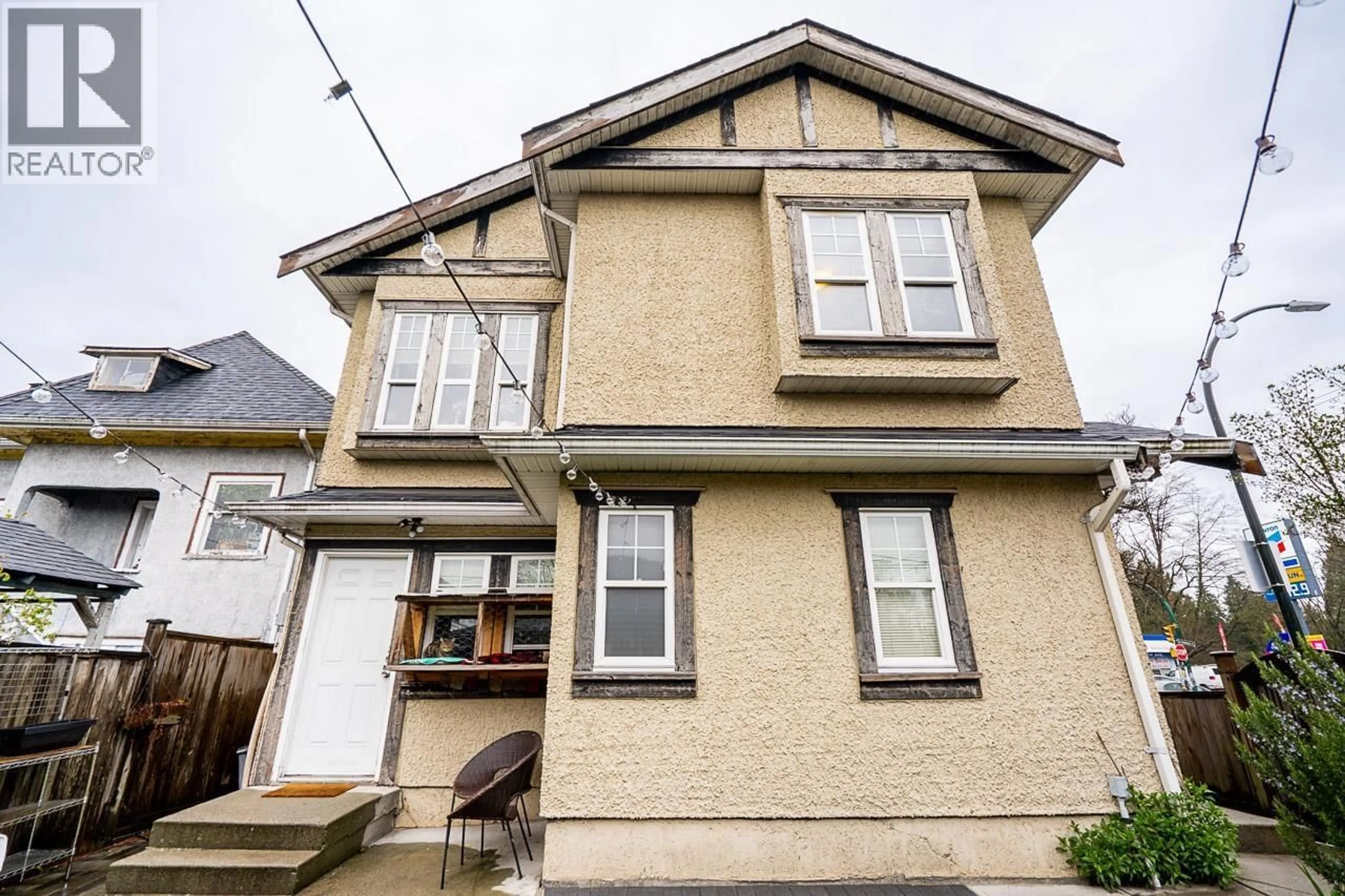 Home with vinyl exterior material, street for 2849 LAKEWOOD DRIVE, Vancouver British Columbia V5N5P8