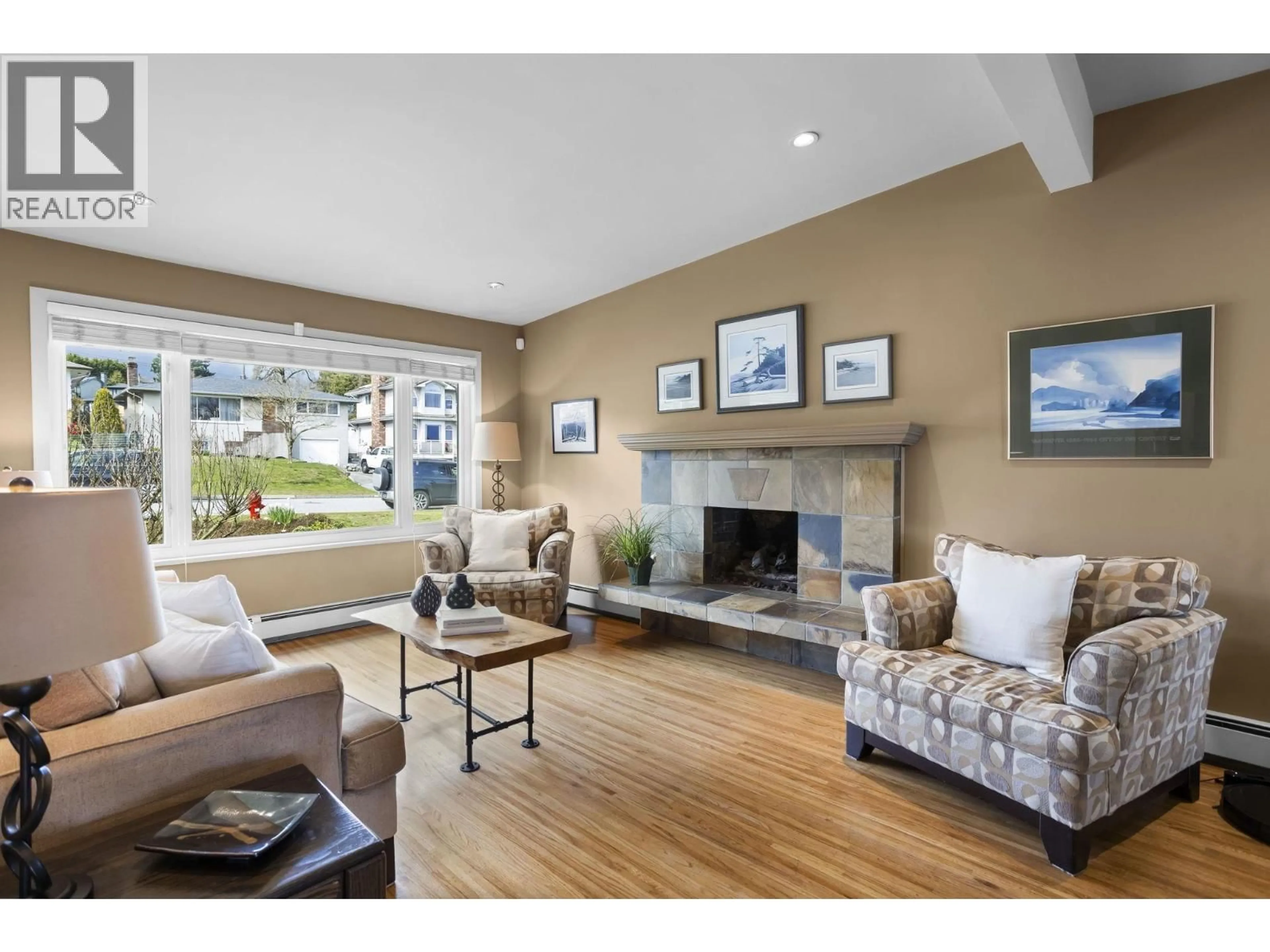 Living room with furniture, unknown for 831 WHITCHURCH STREET, North Vancouver British Columbia V7L2A5