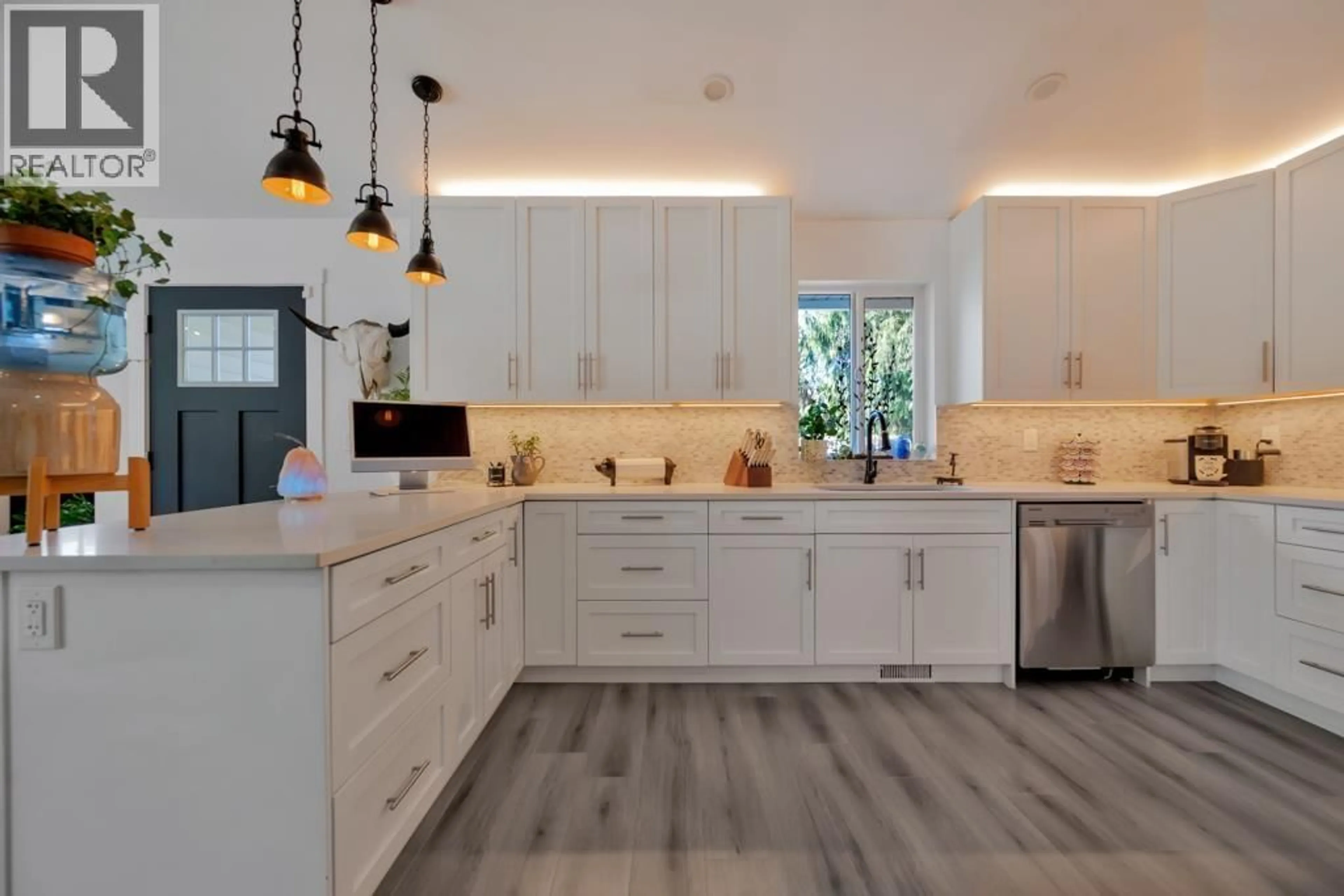 Contemporary kitchen, ceramic/tile floor for 21199 RIVER ROAD, Maple Ridge British Columbia V2X2A5