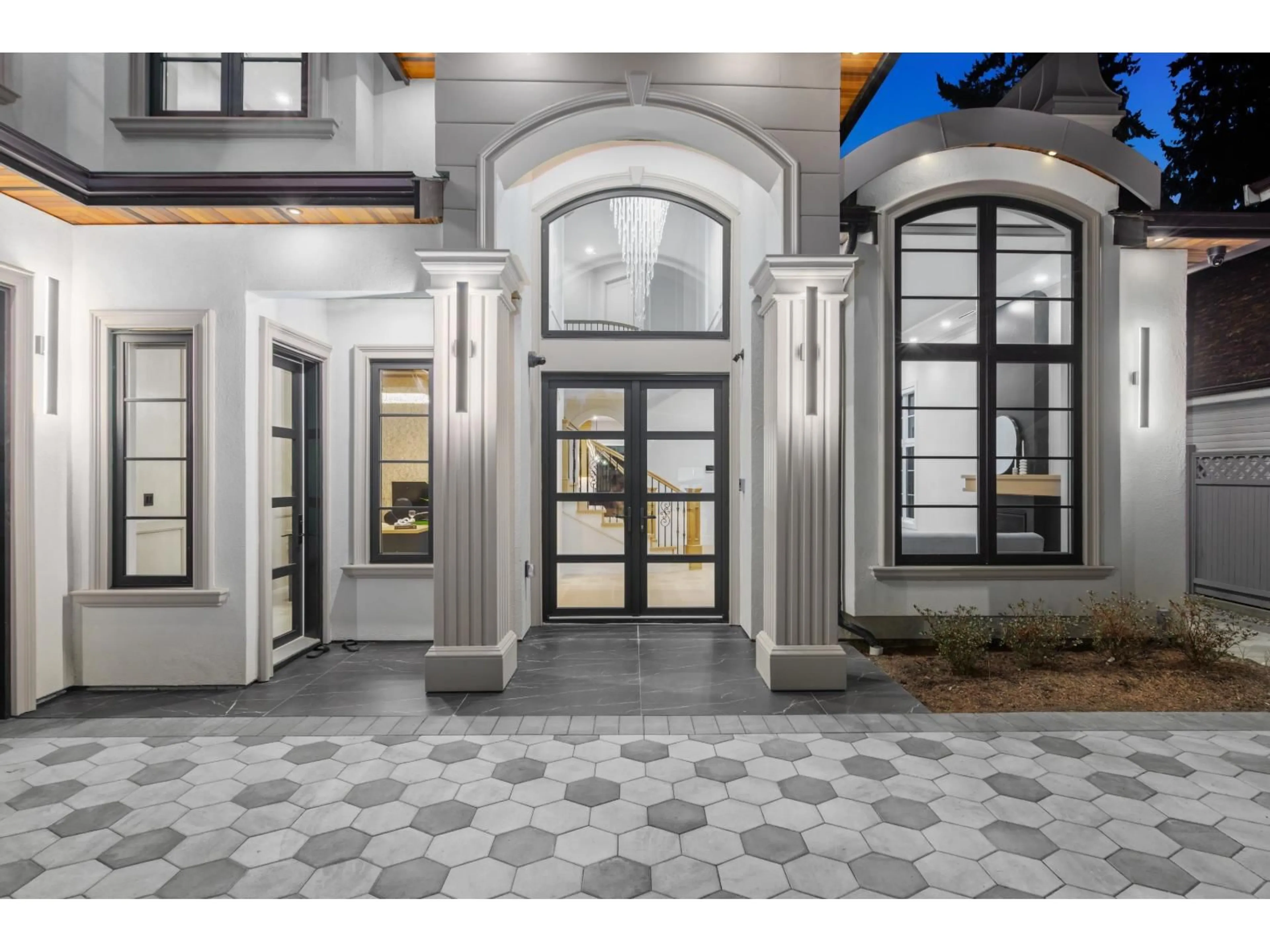 Indoor entryway for 10258 128A STREET, Surrey British Columbia V3T3E8