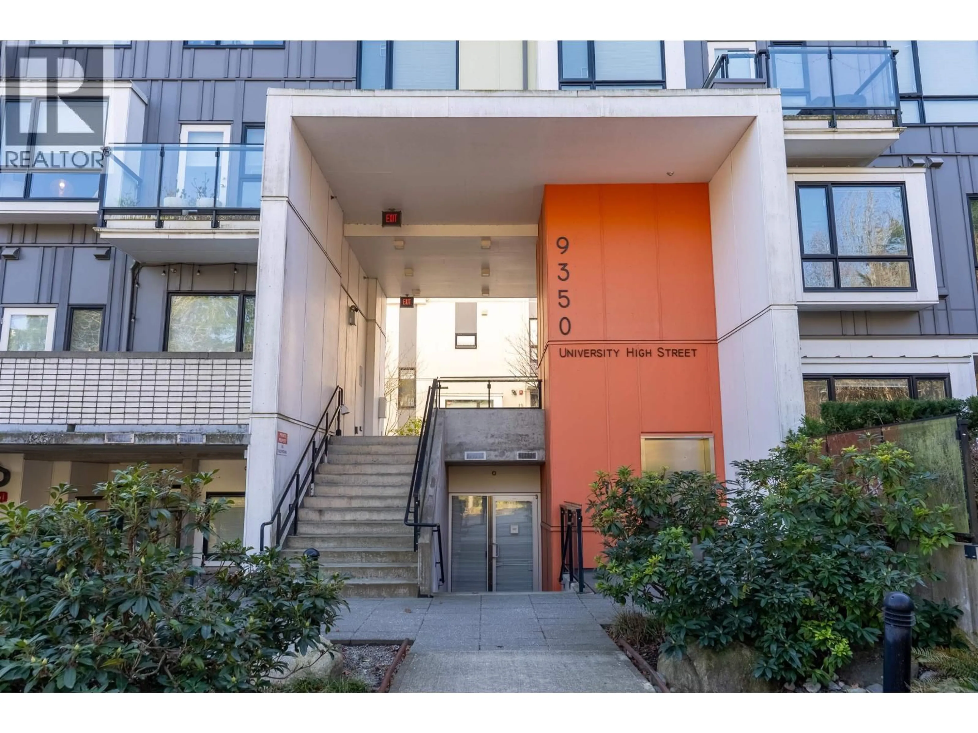 Indoor foyer for 407 - 9350 UNIVERSITY HIGH STREET, Burnaby British Columbia V5A0B6