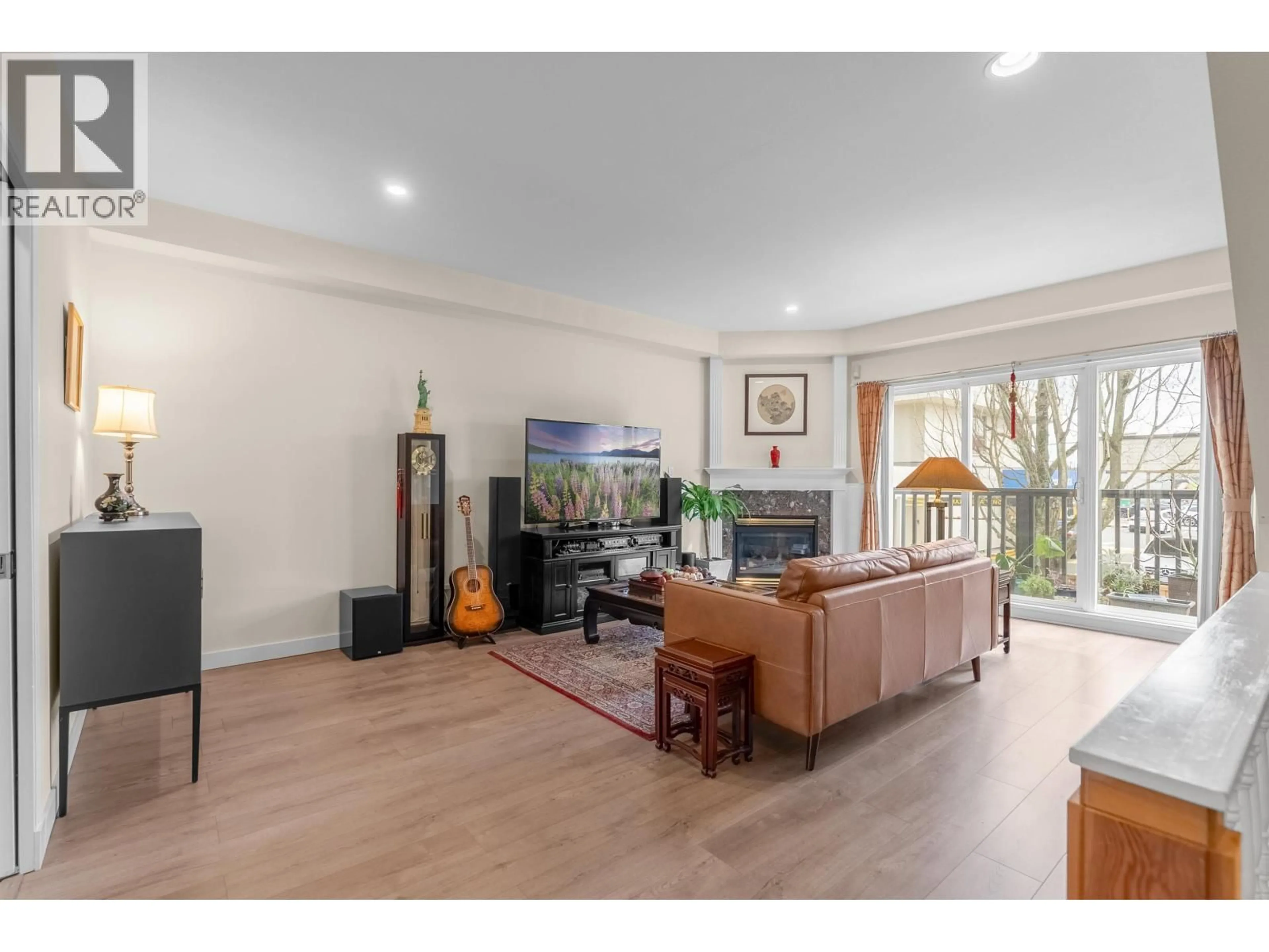 Living room with furniture, wood/laminate floor for 7 - 11888 MELLIS DRIVE, Richmond British Columbia V6X1M1