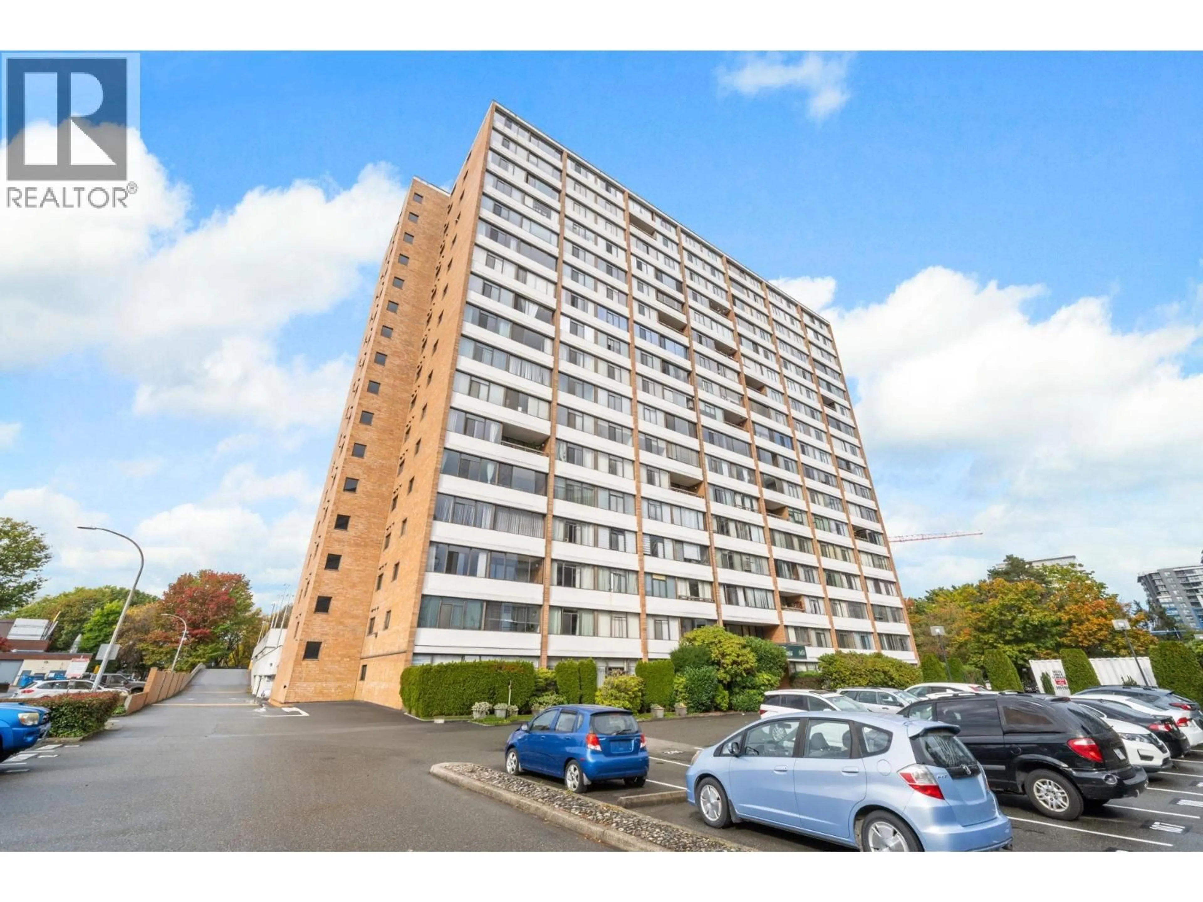 A pic from outside/outdoor area/front of a property/back of a property/a pic from drone, street for 6651 MINORU BOULEVARD, Richmond British Columbia V6Y1Z2