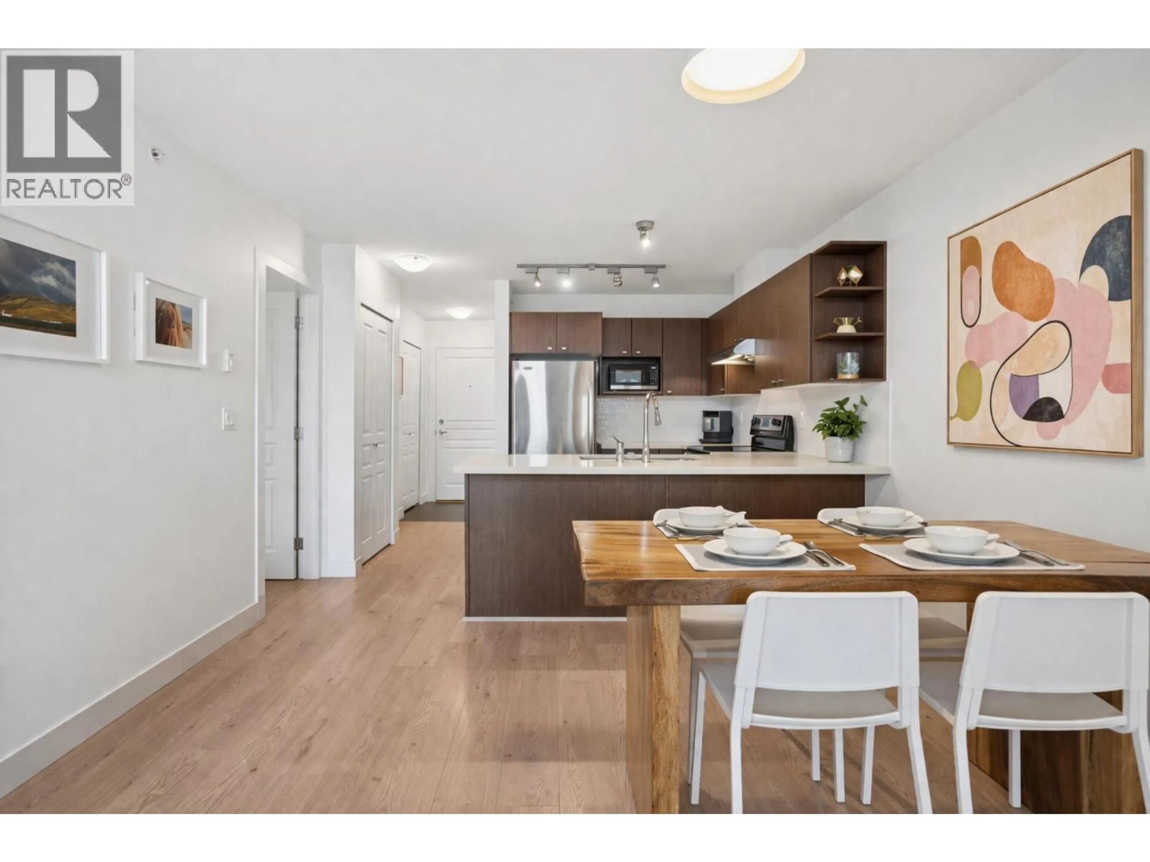 Open concept kitchen, wood/laminate floor for 404 - 738 29TH AVENUE, Vancouver British Columbia V5V0B6