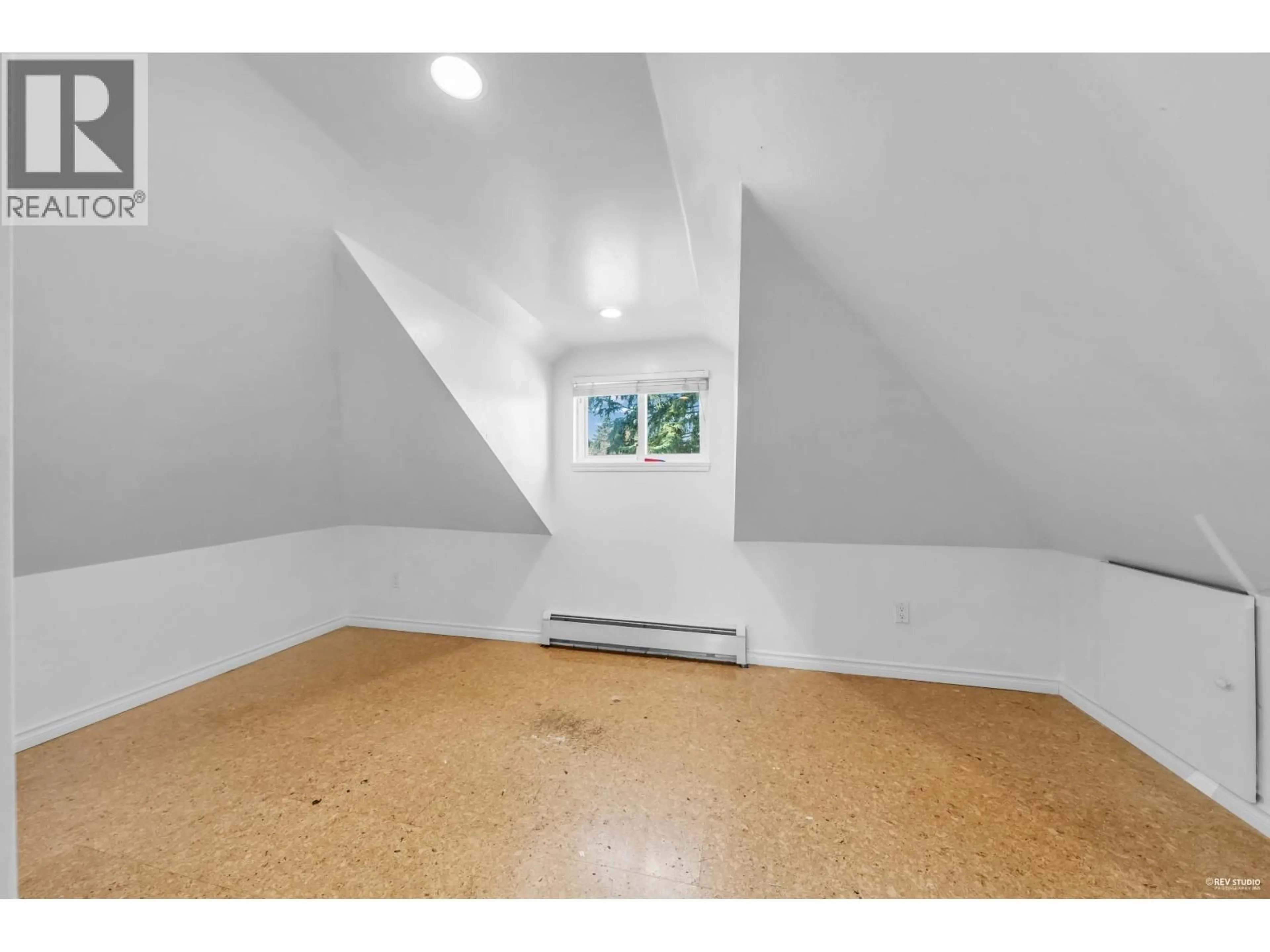 A pic of a room for 237 SANDRINGHAM AVENUE, New Westminster British Columbia V3L1Z4