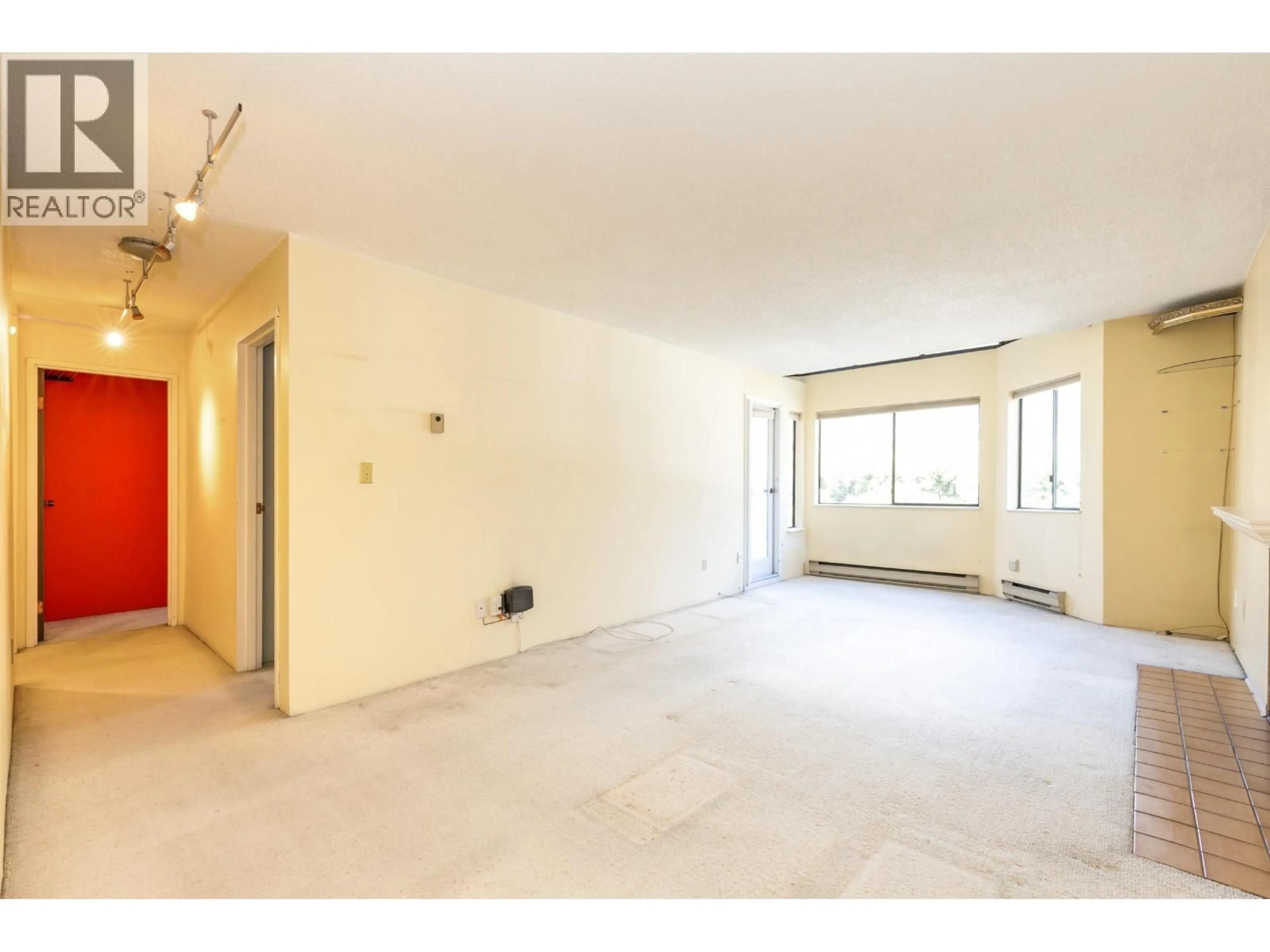 A pic of a room for 313 - 9584 MANCHESTER DRIVE, Burnaby British Columbia V3N4R1