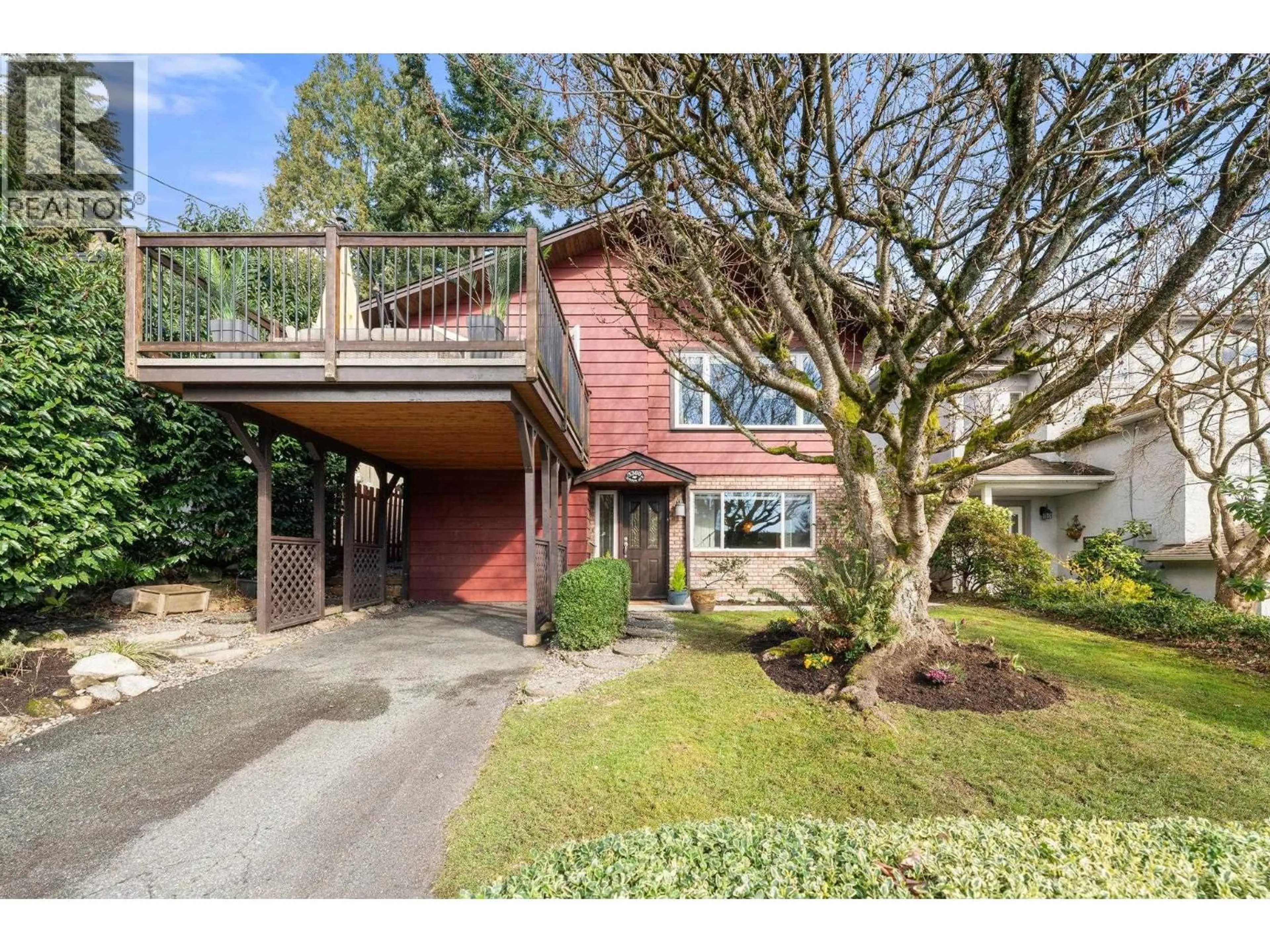 A pic from outside/outdoor area/front of a property/back of a property/a pic from drone, street for 3300 MAHON AVENUE, North Vancouver British Columbia V7N3T5
