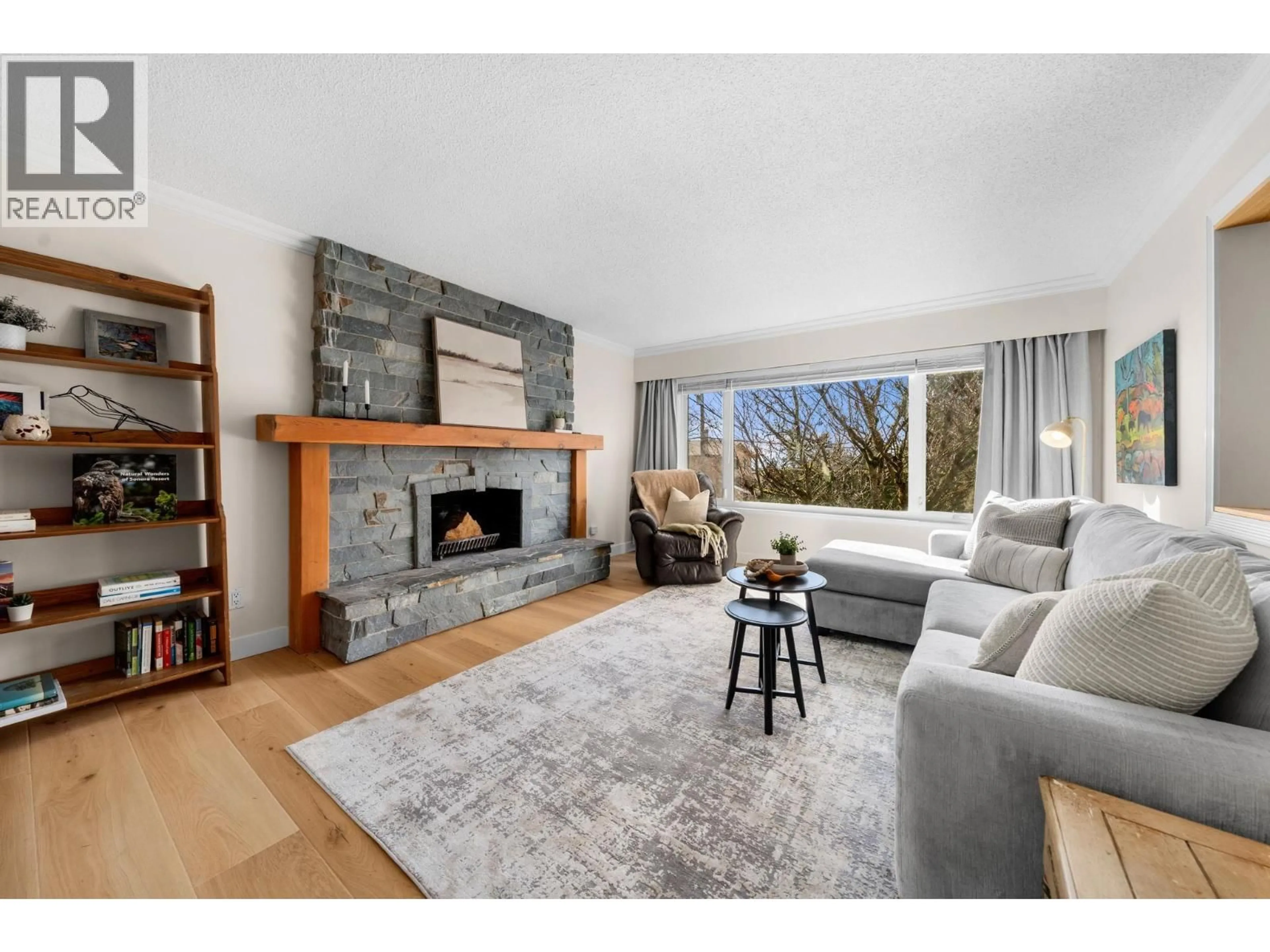 Living room with furniture, wood/laminate floor for 3300 MAHON AVENUE, North Vancouver British Columbia V7N3T5