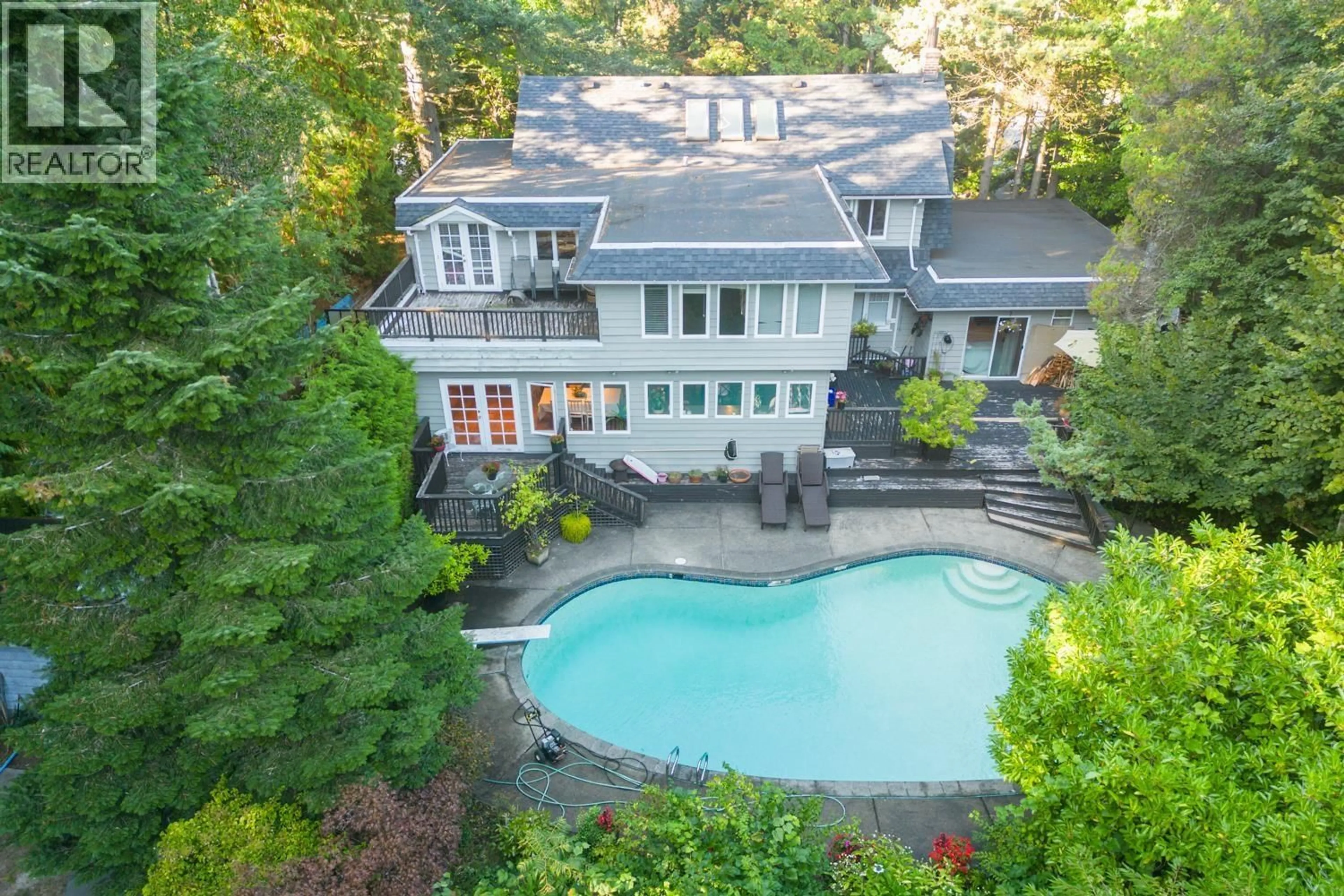 A pic from outside/outdoor area/front of a property/back of a property/a pic from drone, water/lake/river/ocean view for 4786 4TH AVENUE, Vancouver British Columbia V6T1C2