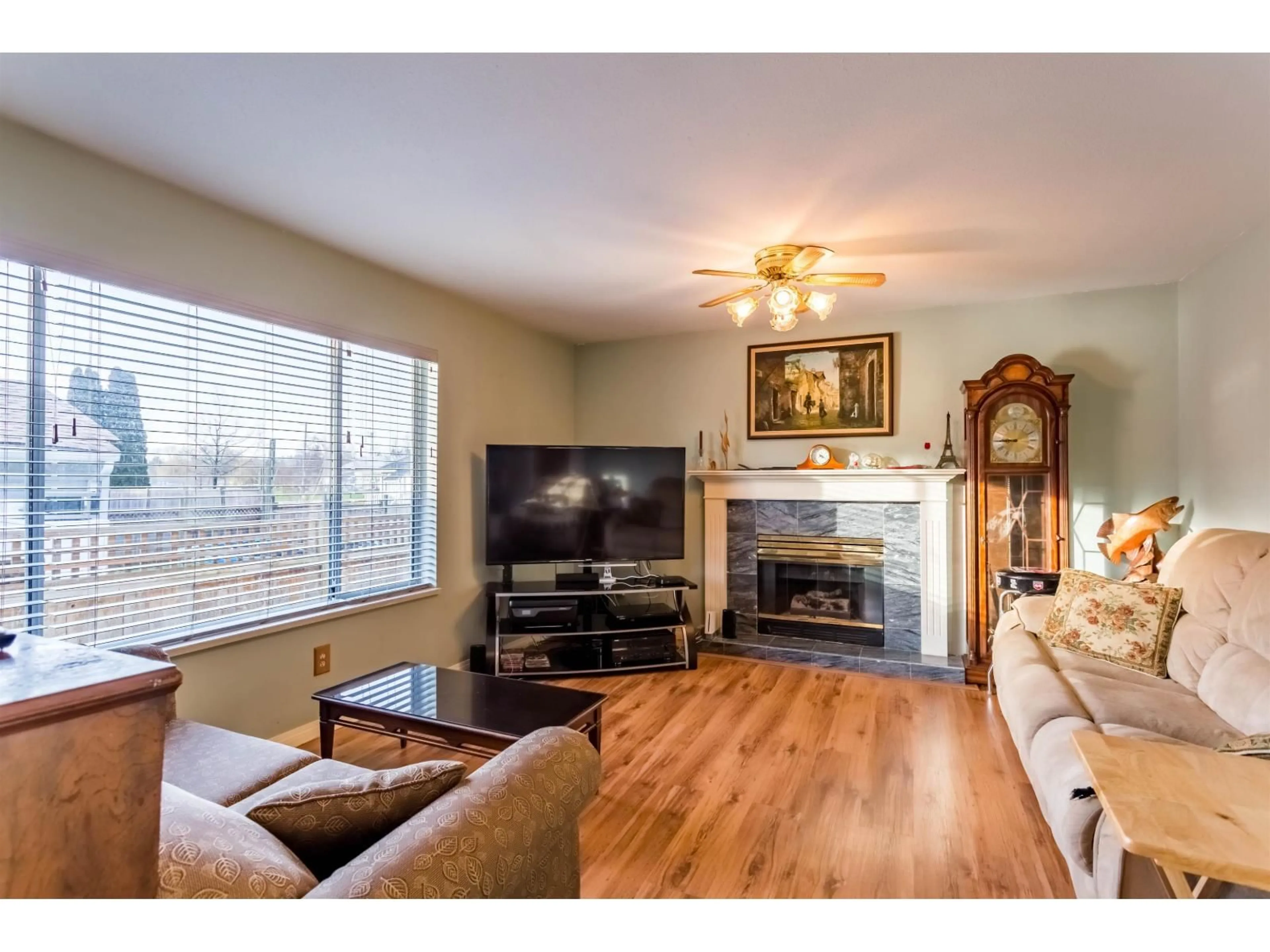 Living room with furniture, wood/laminate floor for 12717 114 AVENUE, Surrey British Columbia V3V3P2