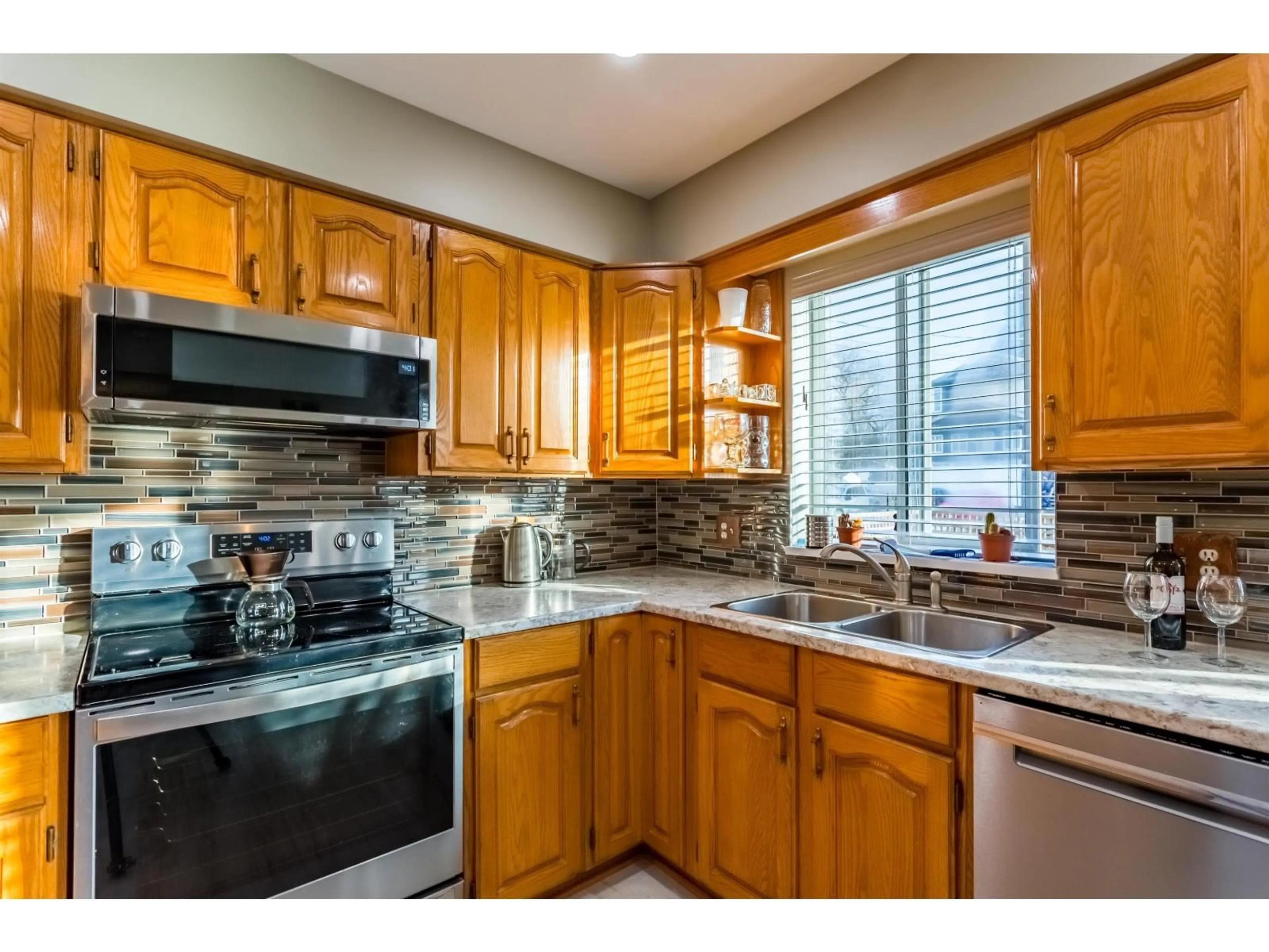 Open concept kitchen, unknown for 12717 114 AVENUE, Surrey British Columbia V3V3P2
