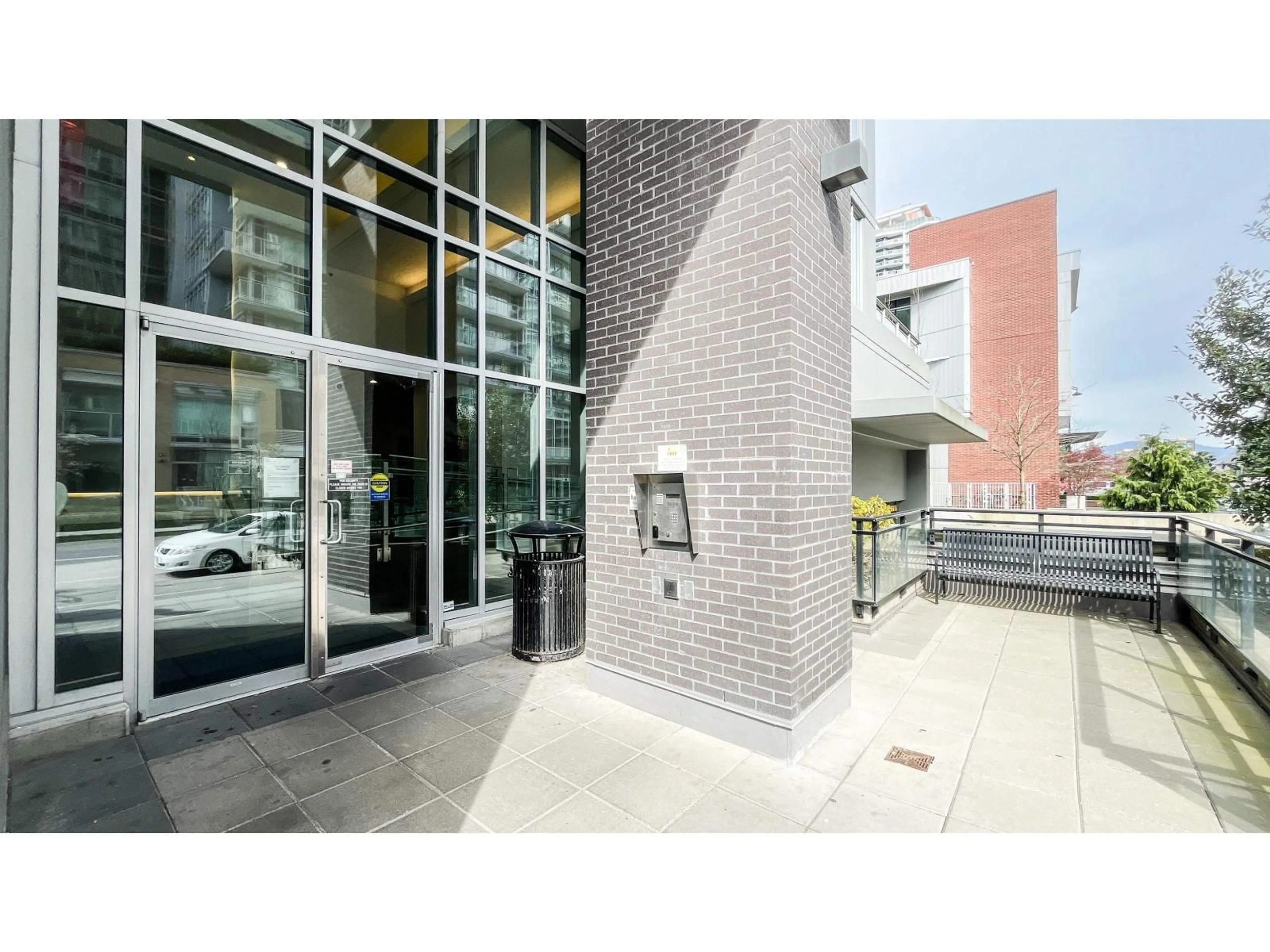 Indoor foyer for 2903 - 13325 102A AVENUE, Surrey British Columbia V3T0J5