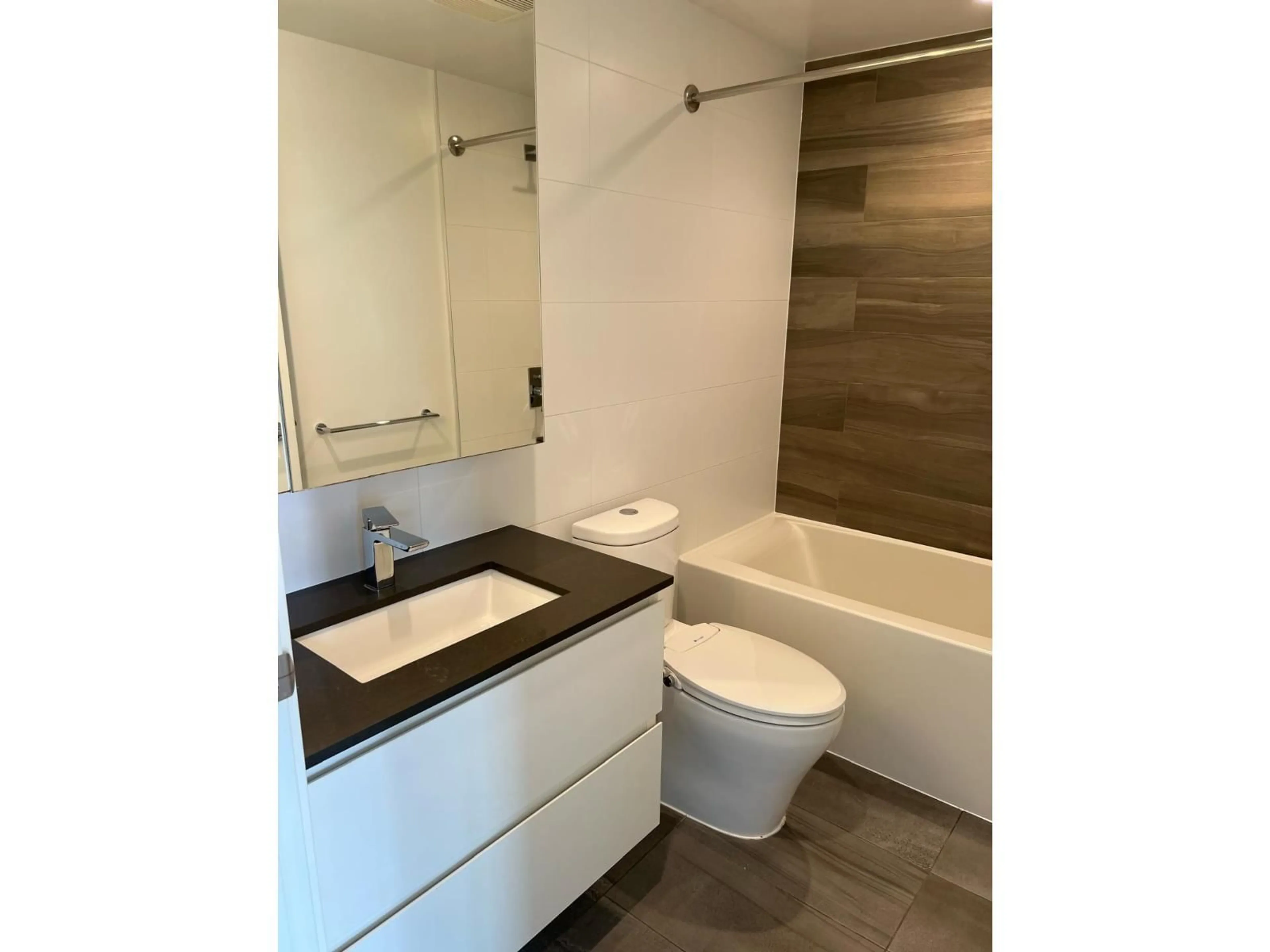 Standard bathroom, unknown for 511 - 13615 FRASER HIGHWAY, Surrey British Columbia V3T0P7