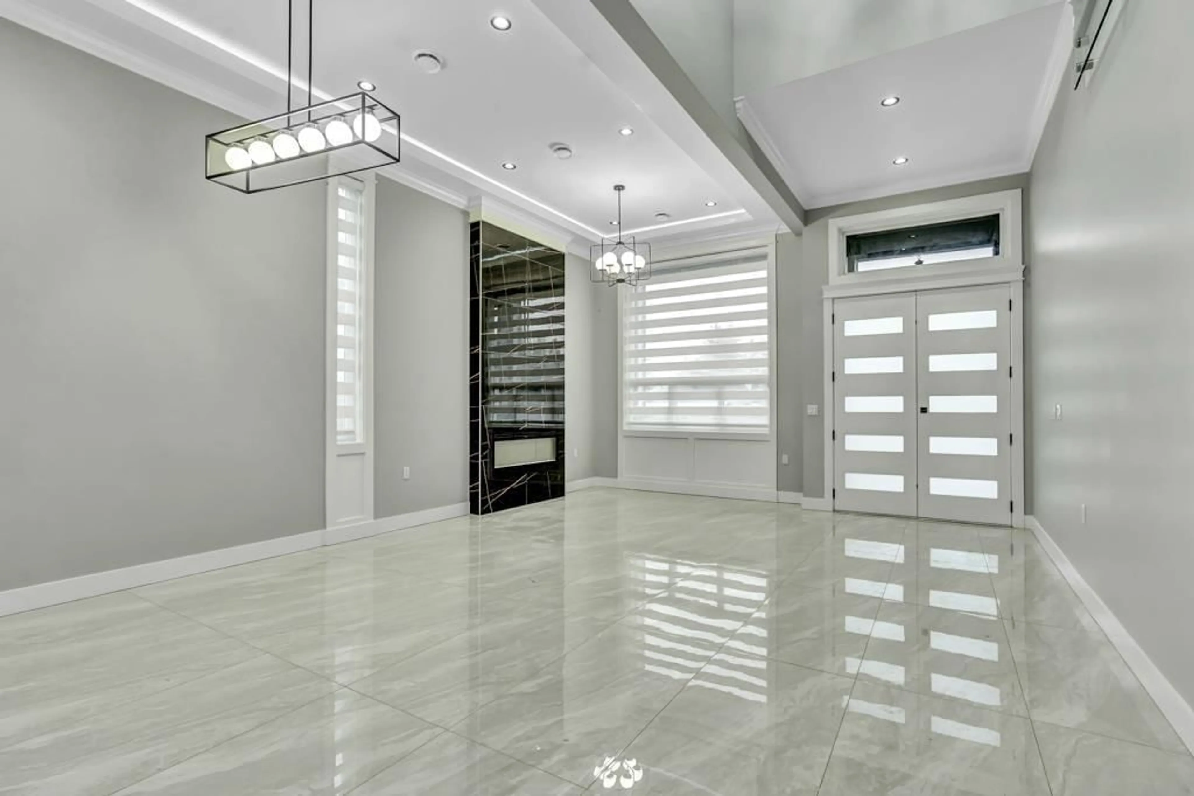 Indoor foyer for 17247 59 AVENUE, Surrey British Columbia V3S8T7