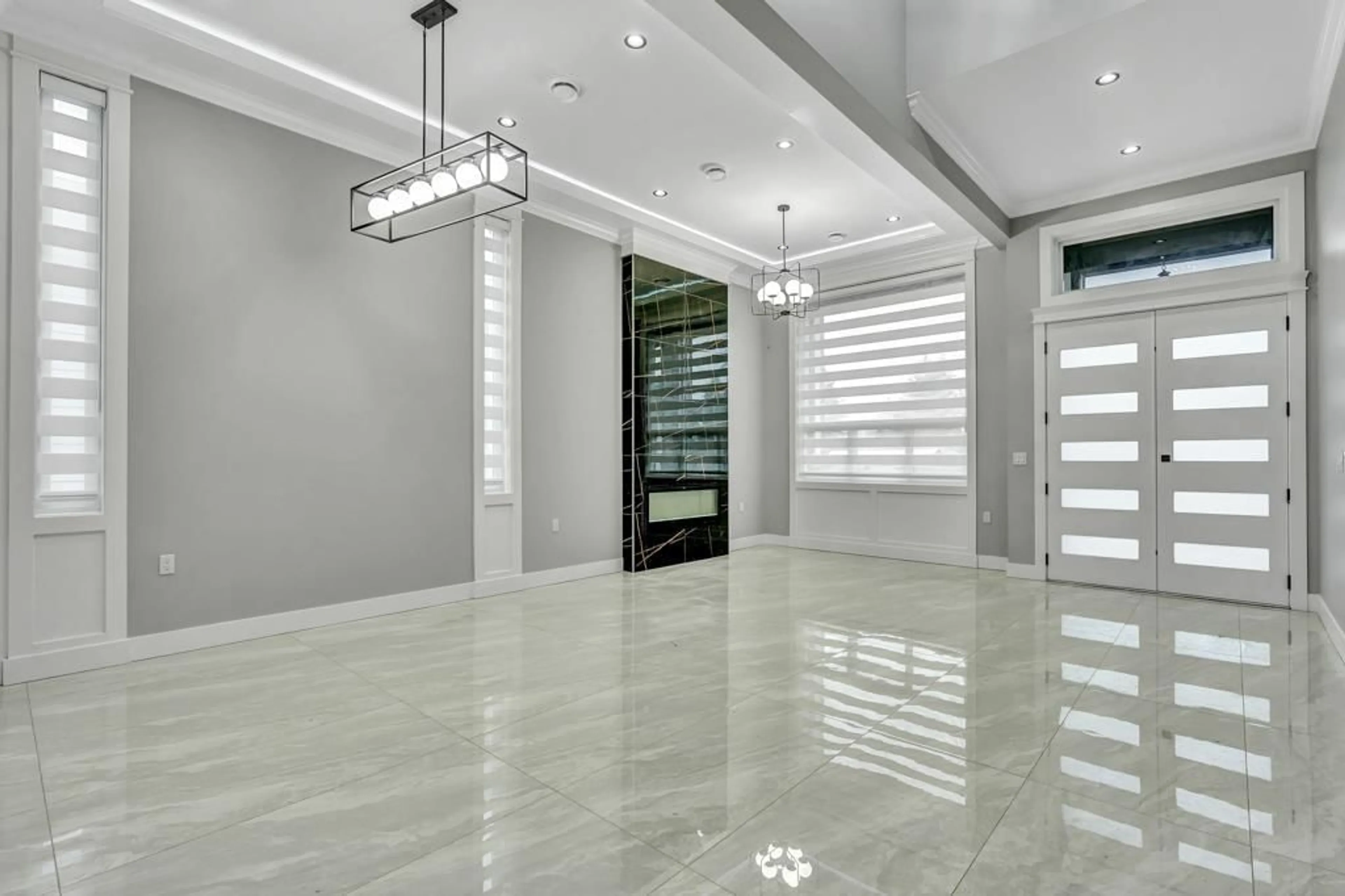 Indoor foyer for 17247 59 AVENUE, Surrey British Columbia V3S8T7