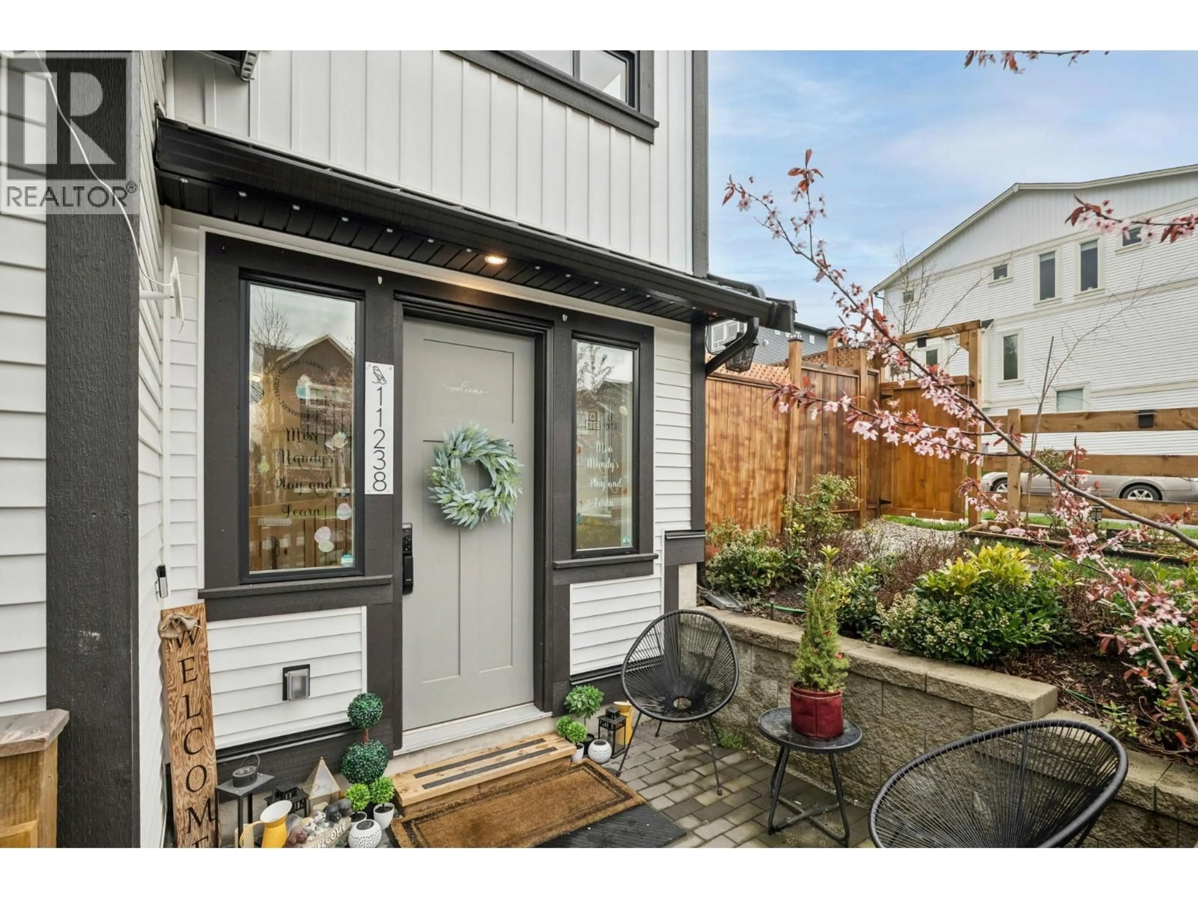 Indoor entryway for 11238 250B STREET, Maple Ridge British Columbia V2W0K6