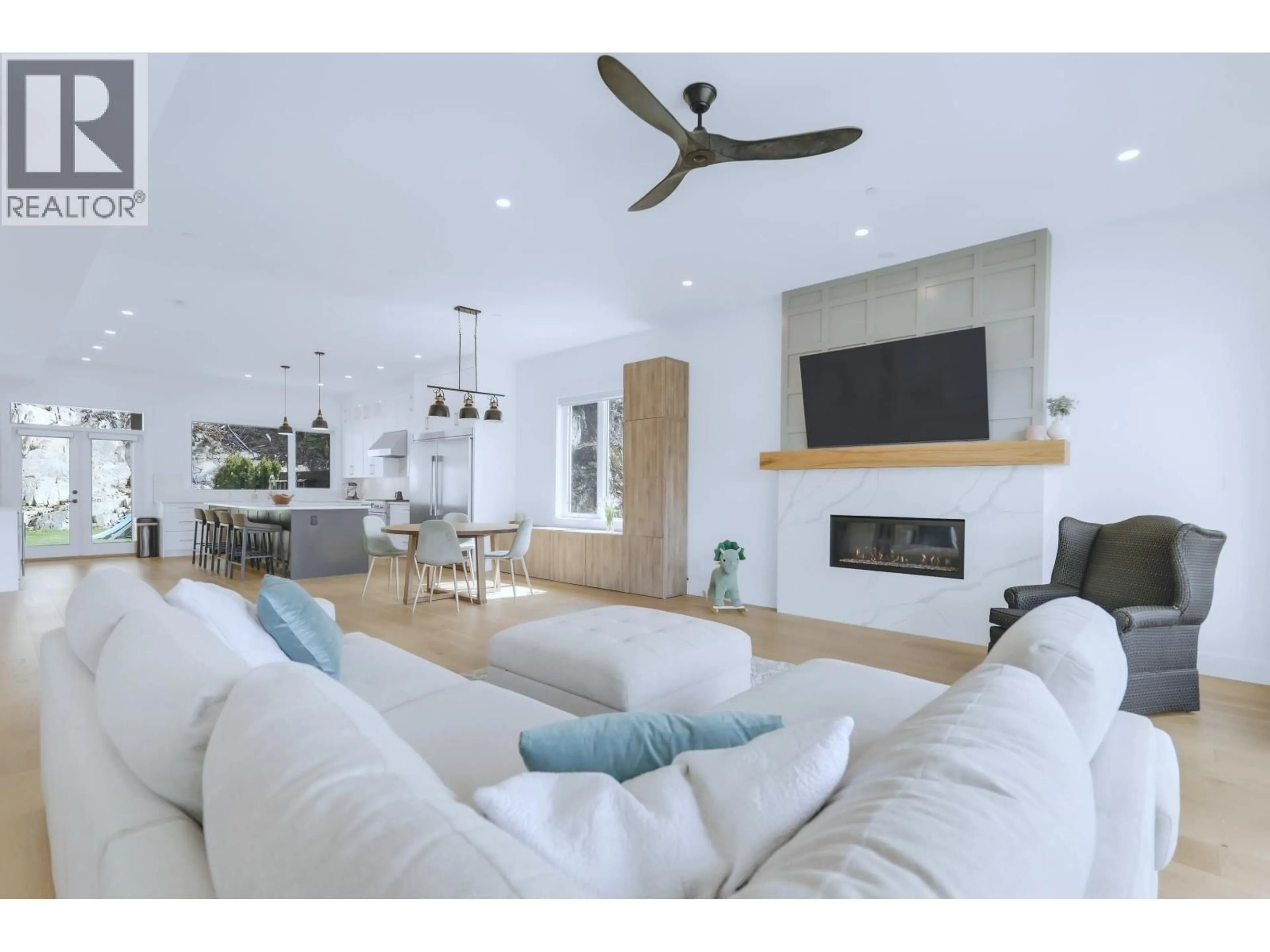 Living room with furniture, unknown for 24 - 3385 MAMQUAM ROAD, Squamish British Columbia V8B0E3