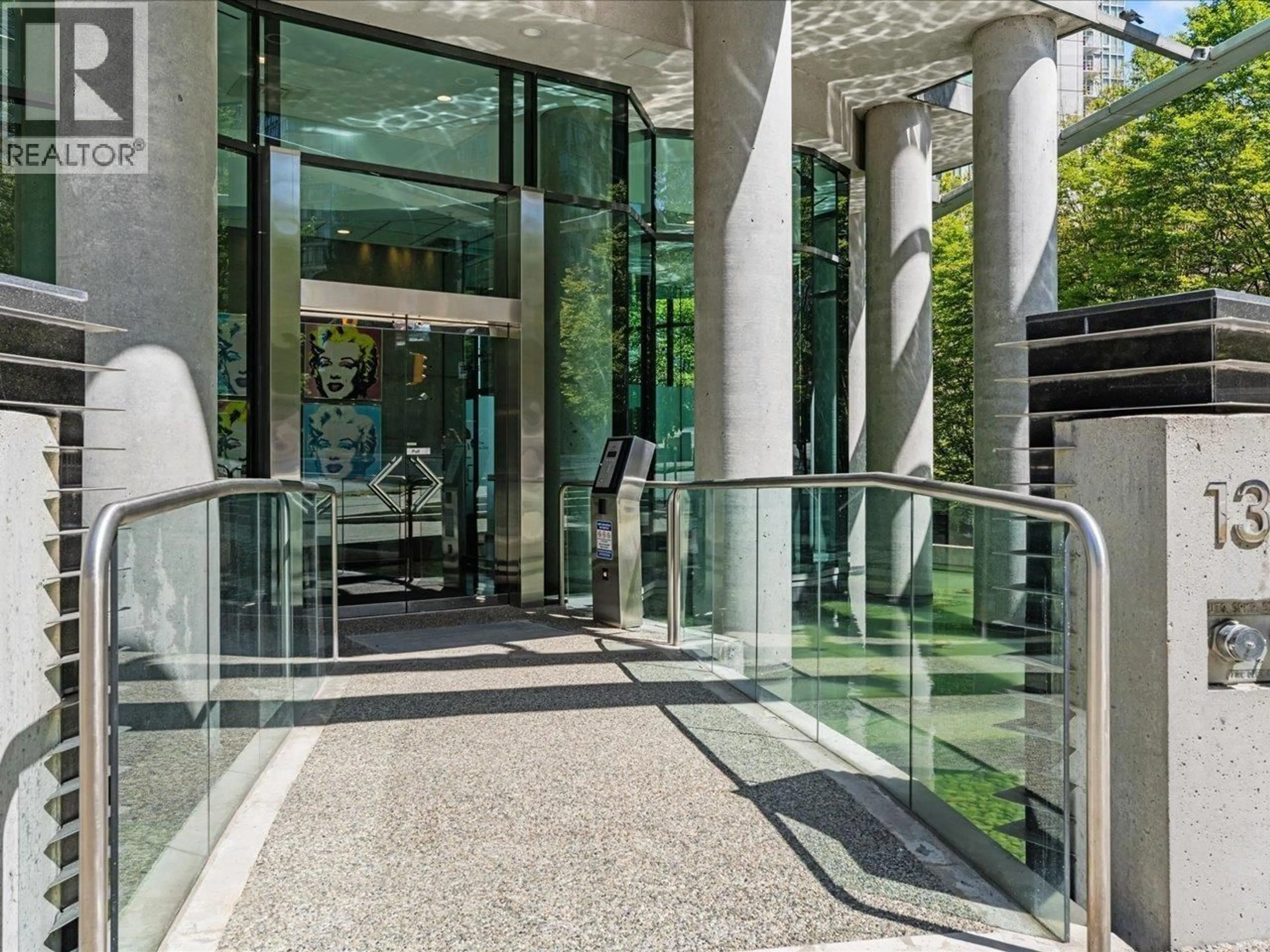 Indoor foyer for 2908 - 1331 GEORGIA STREET, Vancouver British Columbia V6E4P1