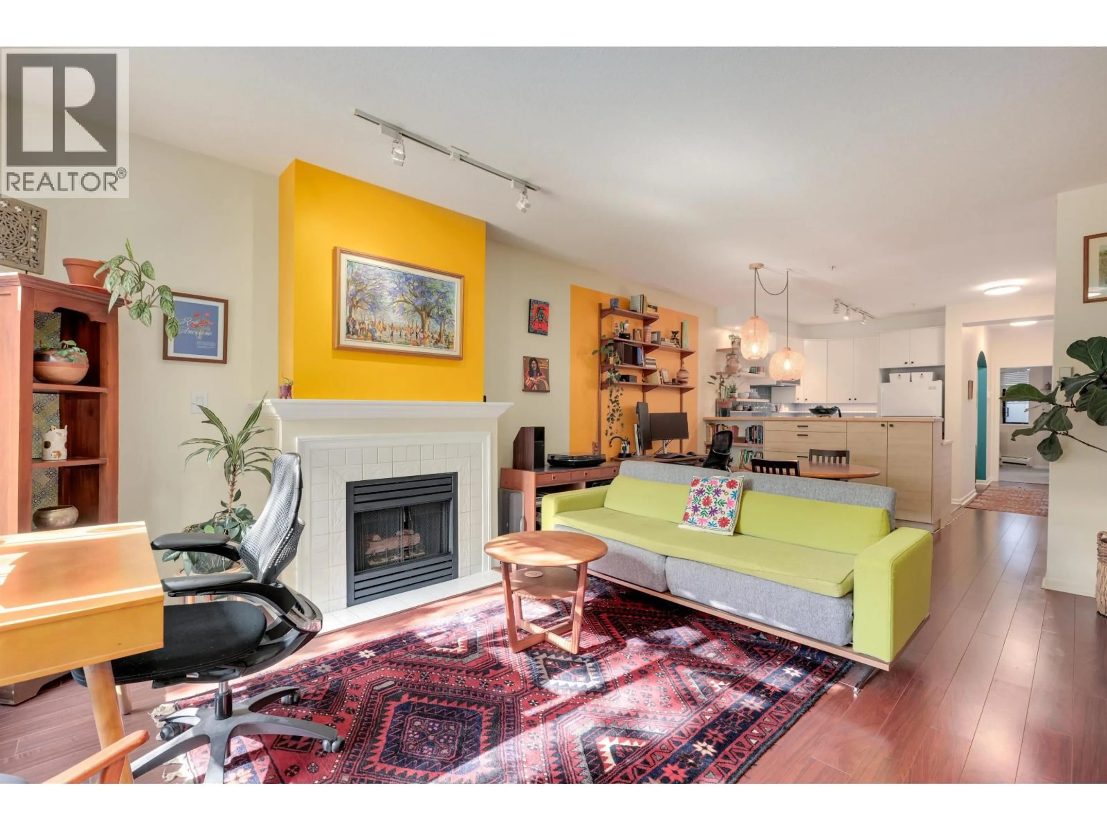 Living room with furniture, unknown for 6 - 221 ASH STREET, New Westminster British Columbia V3M3M5