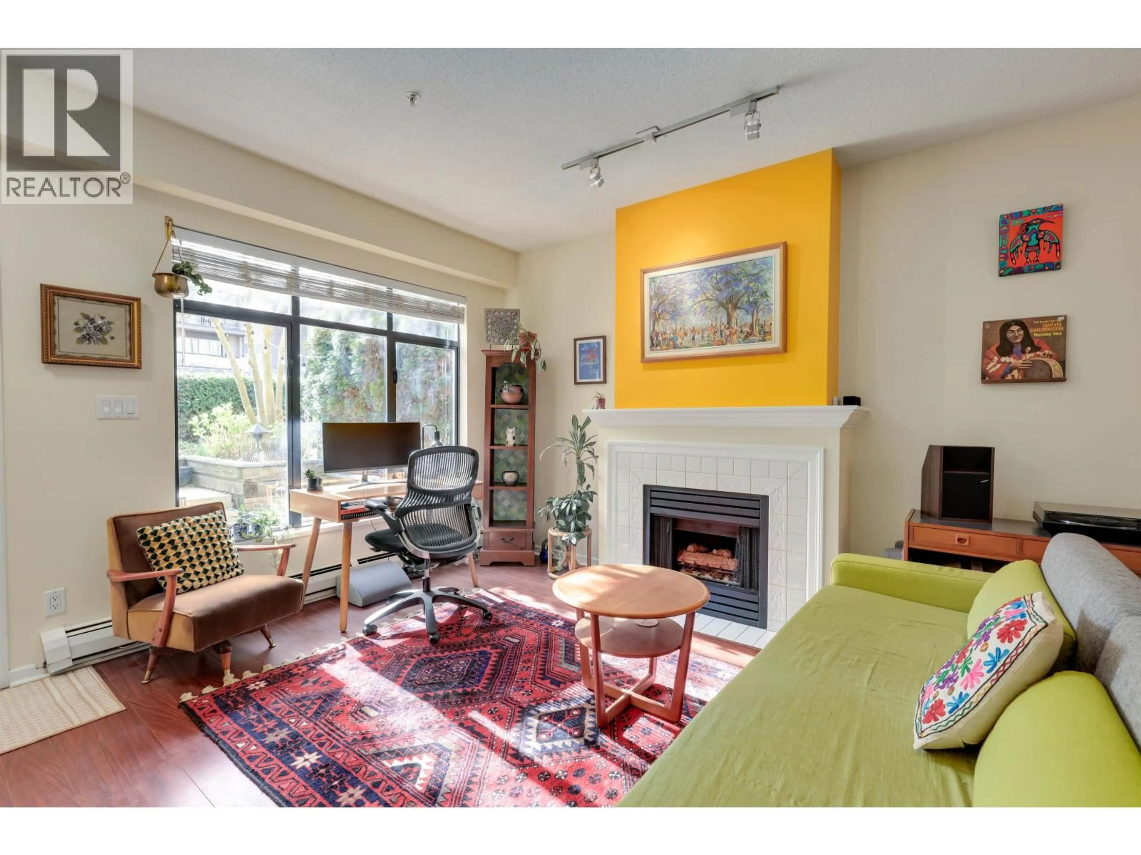 Living room with furniture, unknown for 6 - 221 ASH STREET, New Westminster British Columbia V3M3M5