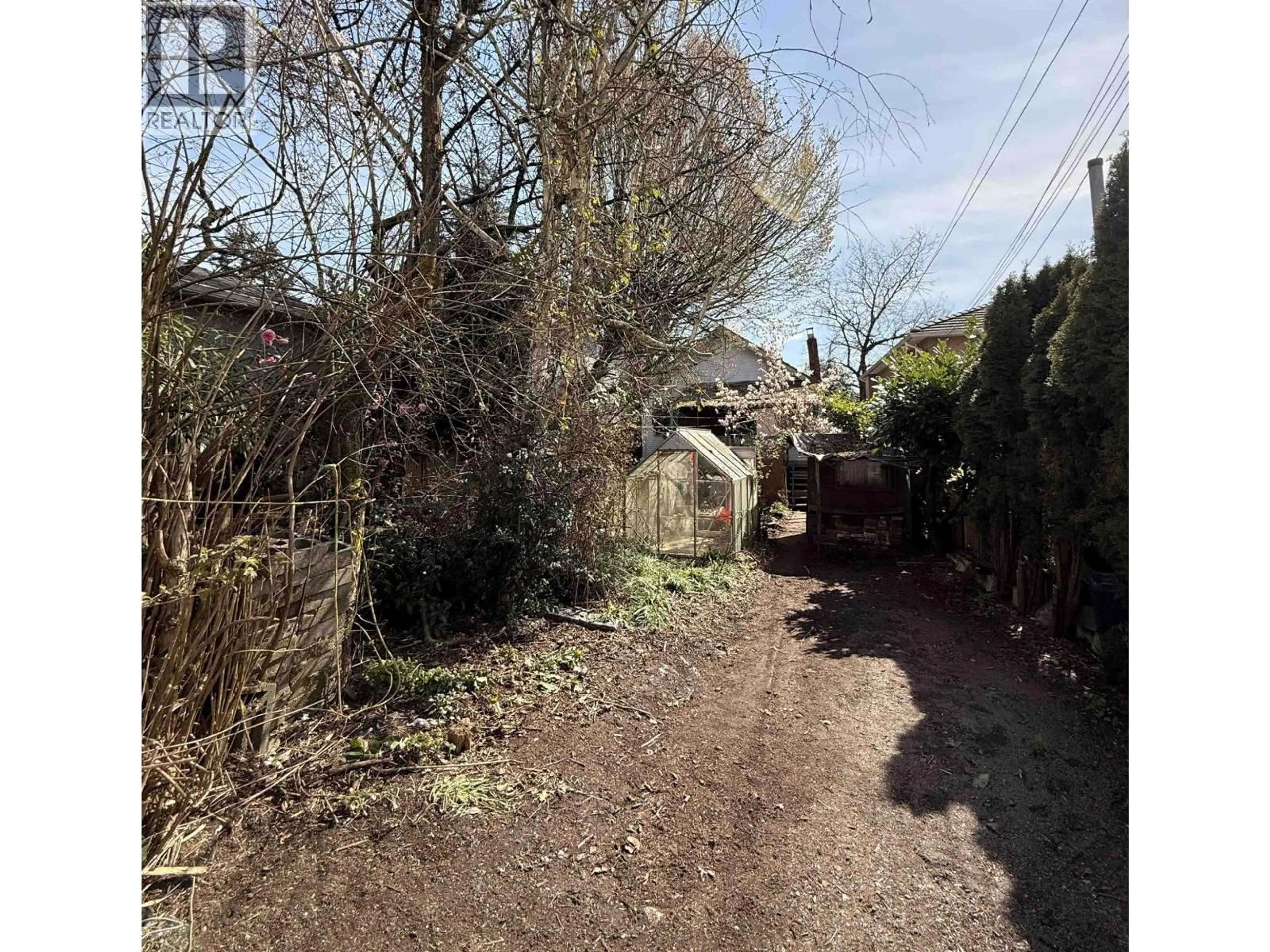 A pic from outside/outdoor area/front of a property/back of a property/a pic from drone, street for 319 47TH AVENUE, Vancouver British Columbia V5W2B1