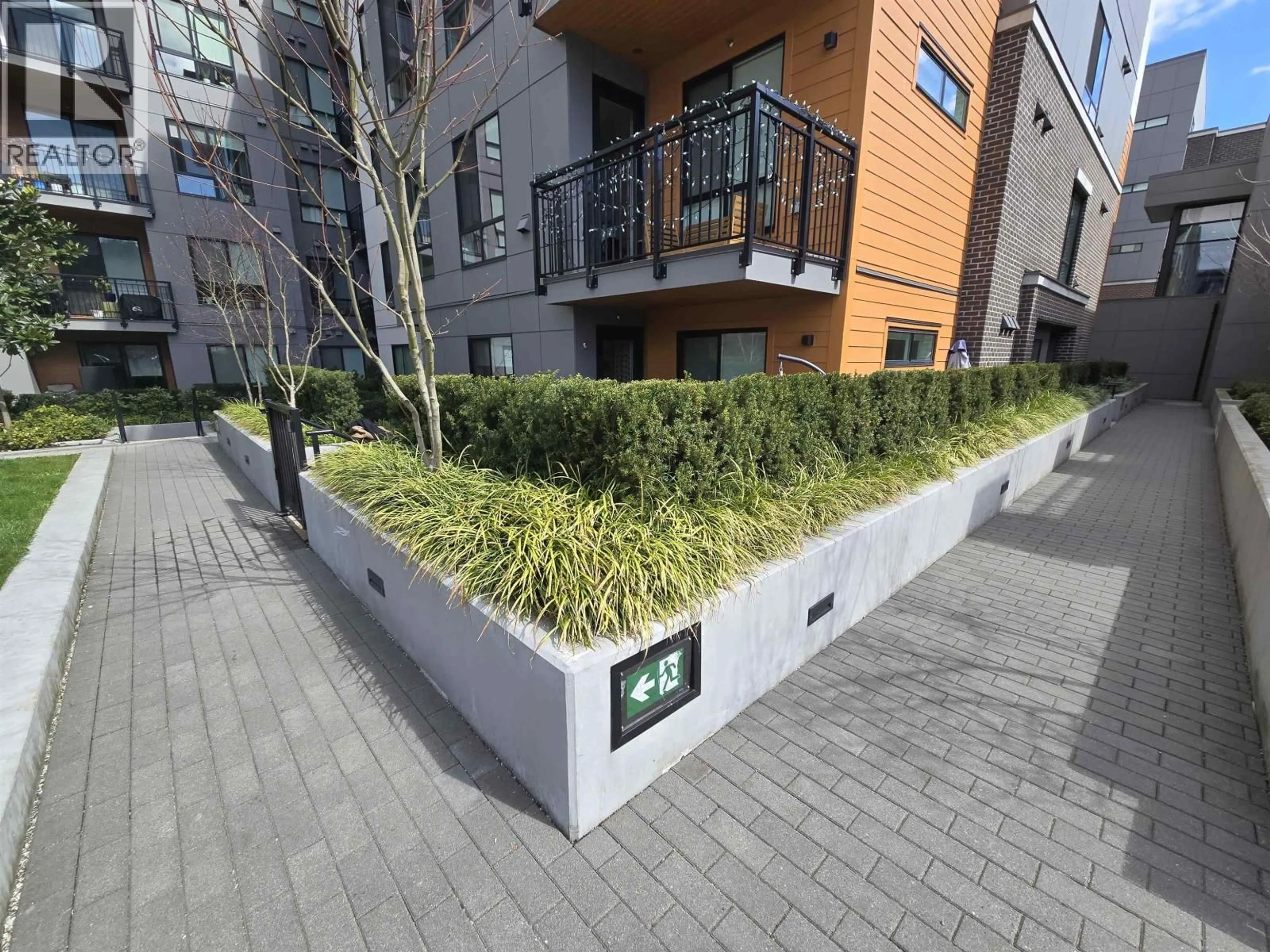 Patio, street for 224 - 3131 MURRAY STREET, Port Moody British Columbia V3H0L9