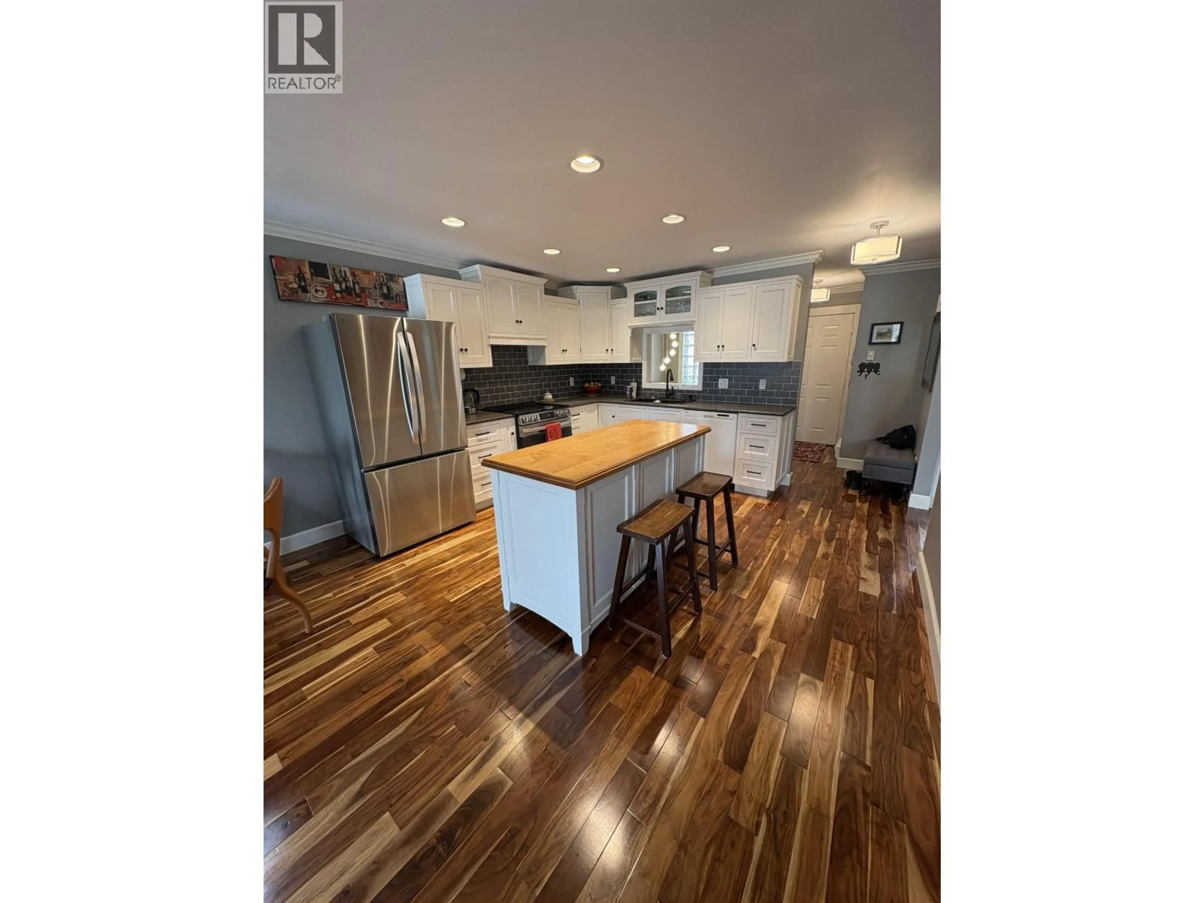 Open concept kitchen, wood/laminate floor for 25 - 11464 FISHER STREET, Maple Ridge British Columbia V2X0H9