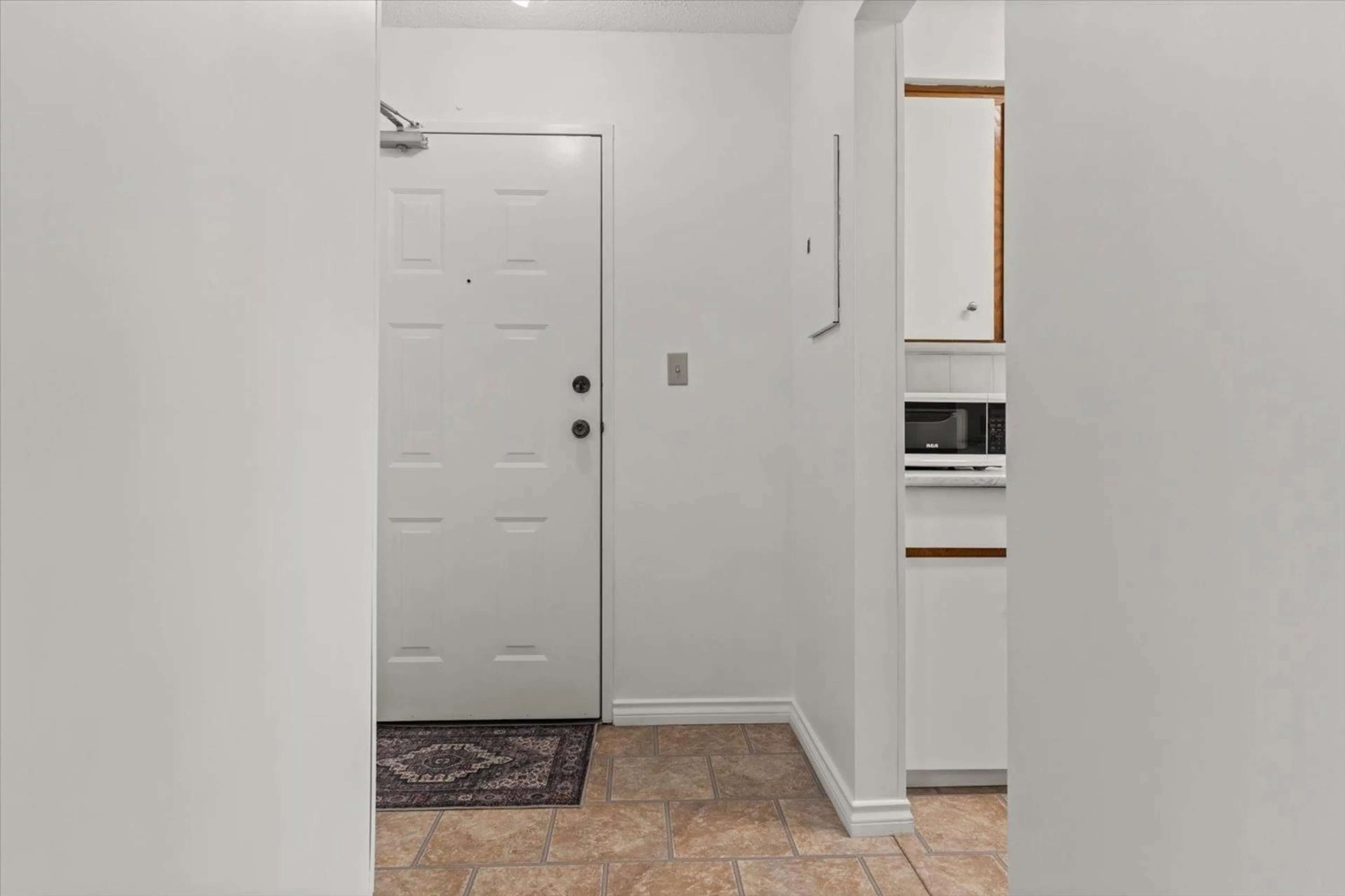 Indoor entryway for 101 - 32885 GEORGE FERGUSON WAY, Abbotsford British Columbia V2S7X1