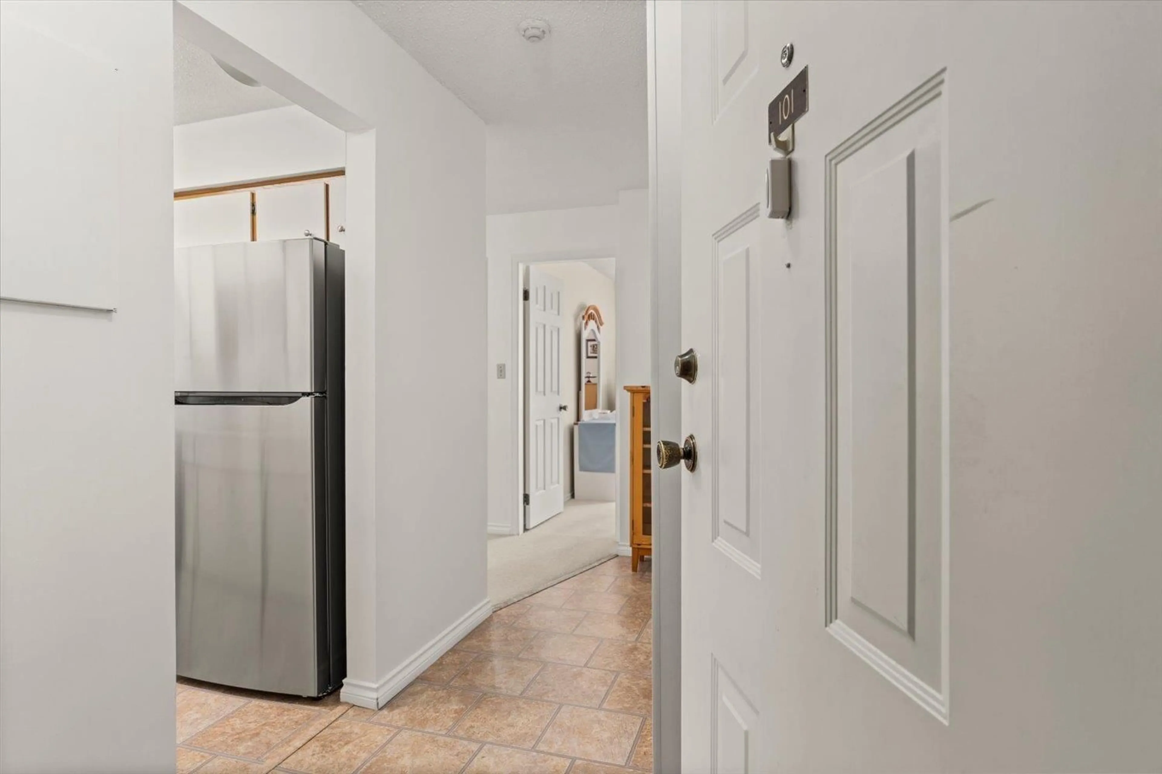 Indoor entryway for 101 - 32885 GEORGE FERGUSON WAY, Abbotsford British Columbia V2S7X1