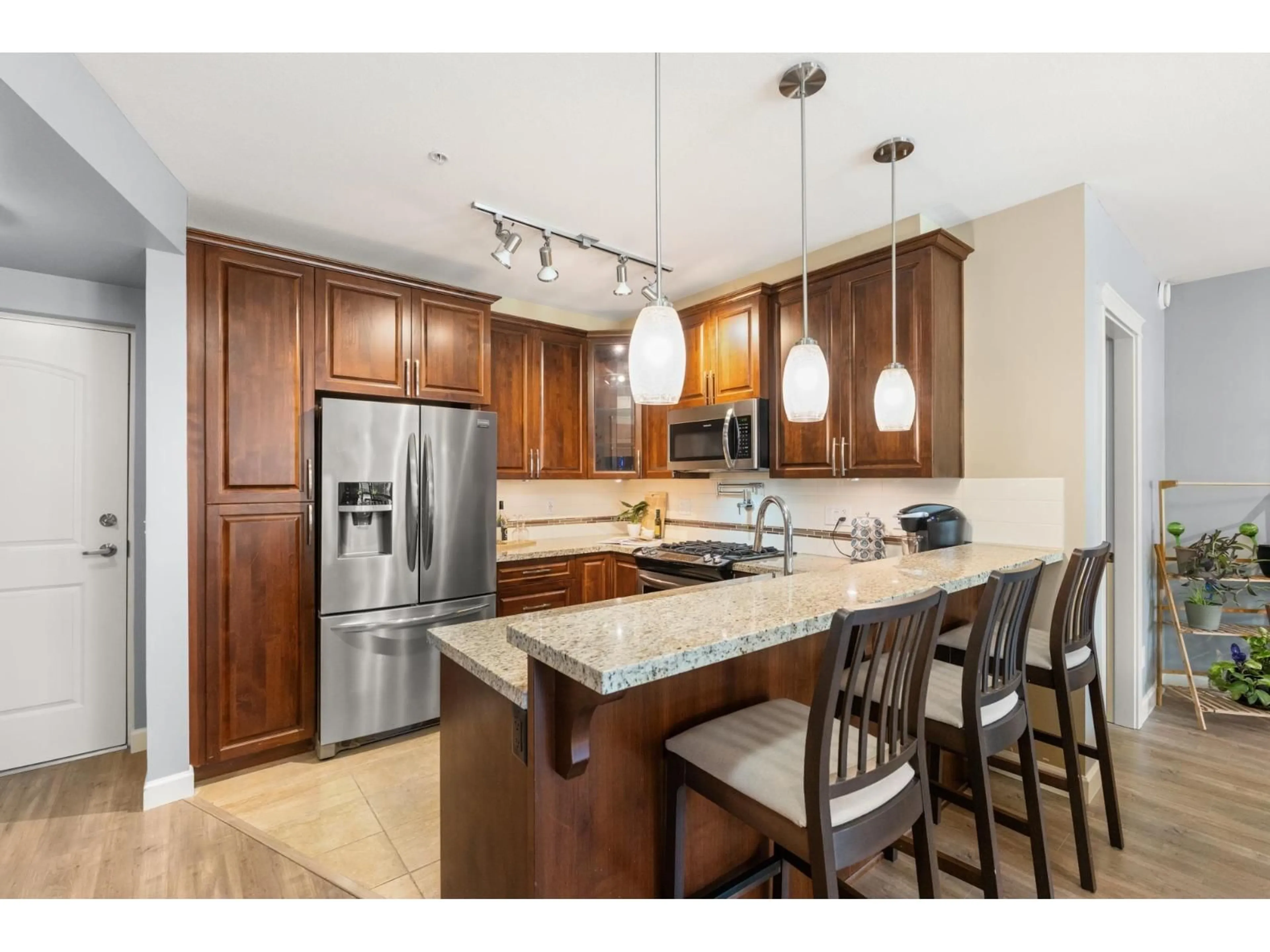 Open concept kitchen, unknown for 132 - 2860 TRETHEWEY STREET, Abbotsford British Columbia V2T0G5