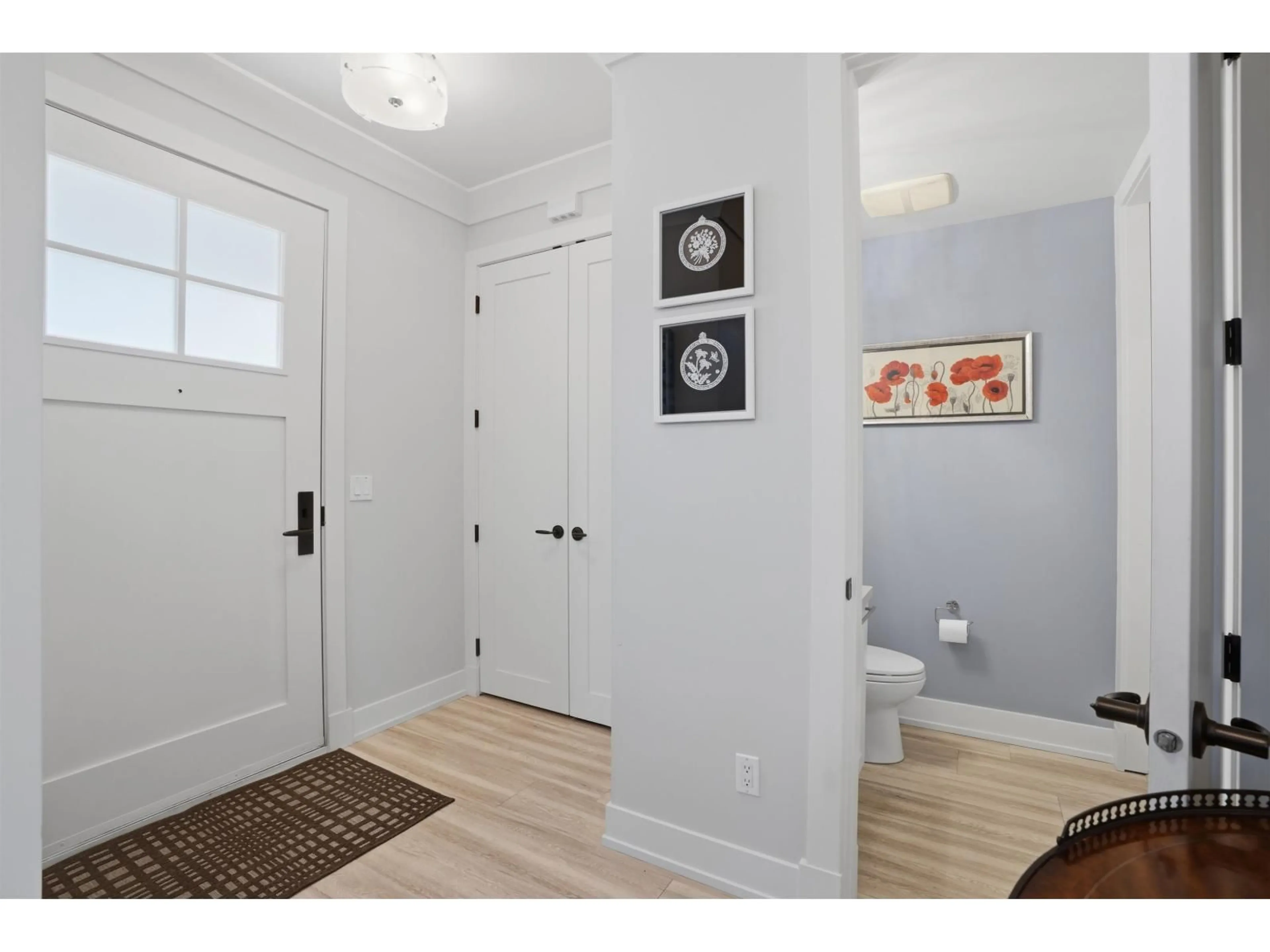 Indoor entryway for 14 - 3122 160TH STREET, Surrey British Columbia V3Z8K5