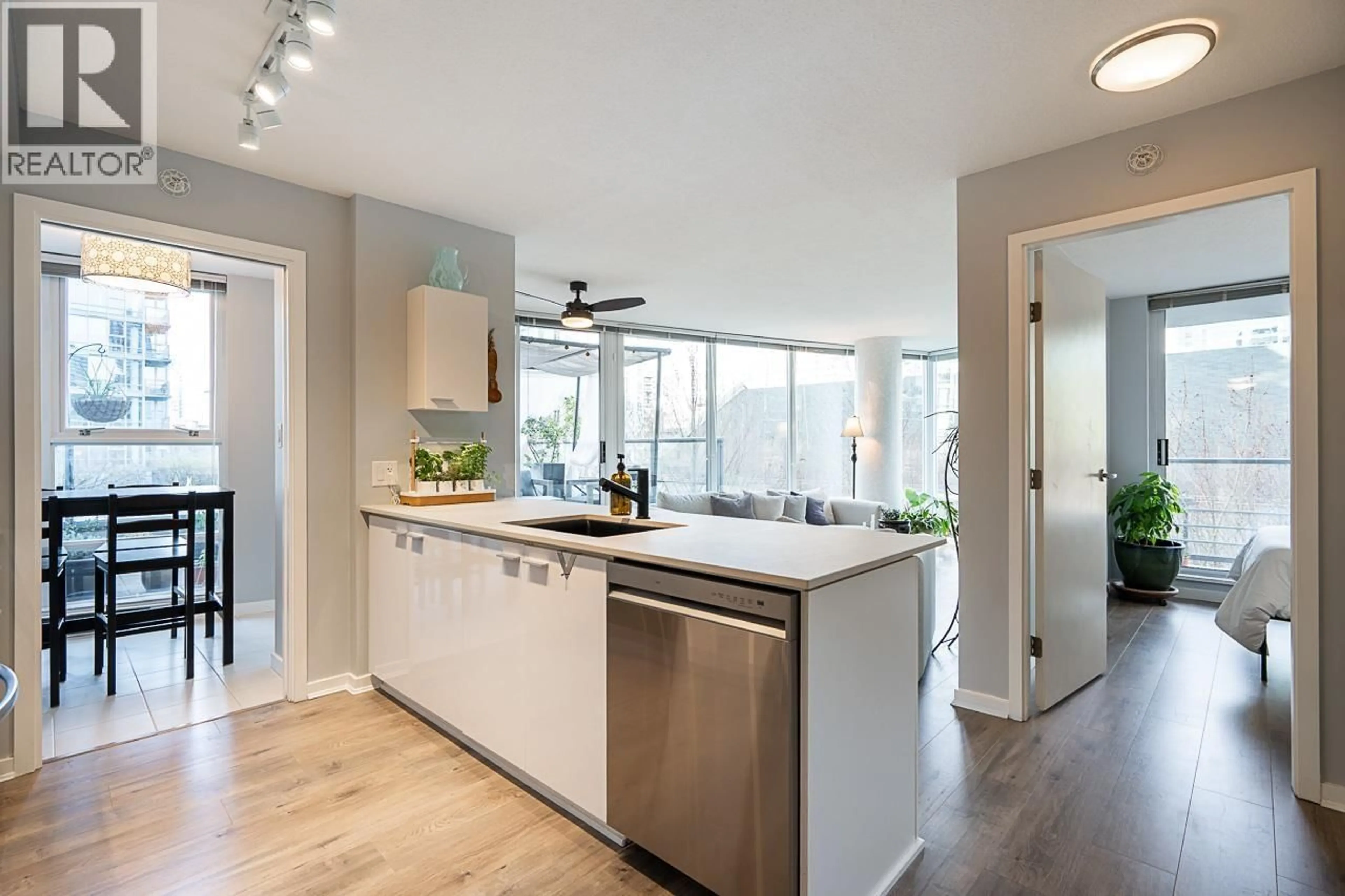 Open concept kitchen, unknown for 503 - 602 CITADEL PARADE, Vancouver British Columbia V6B1X2
