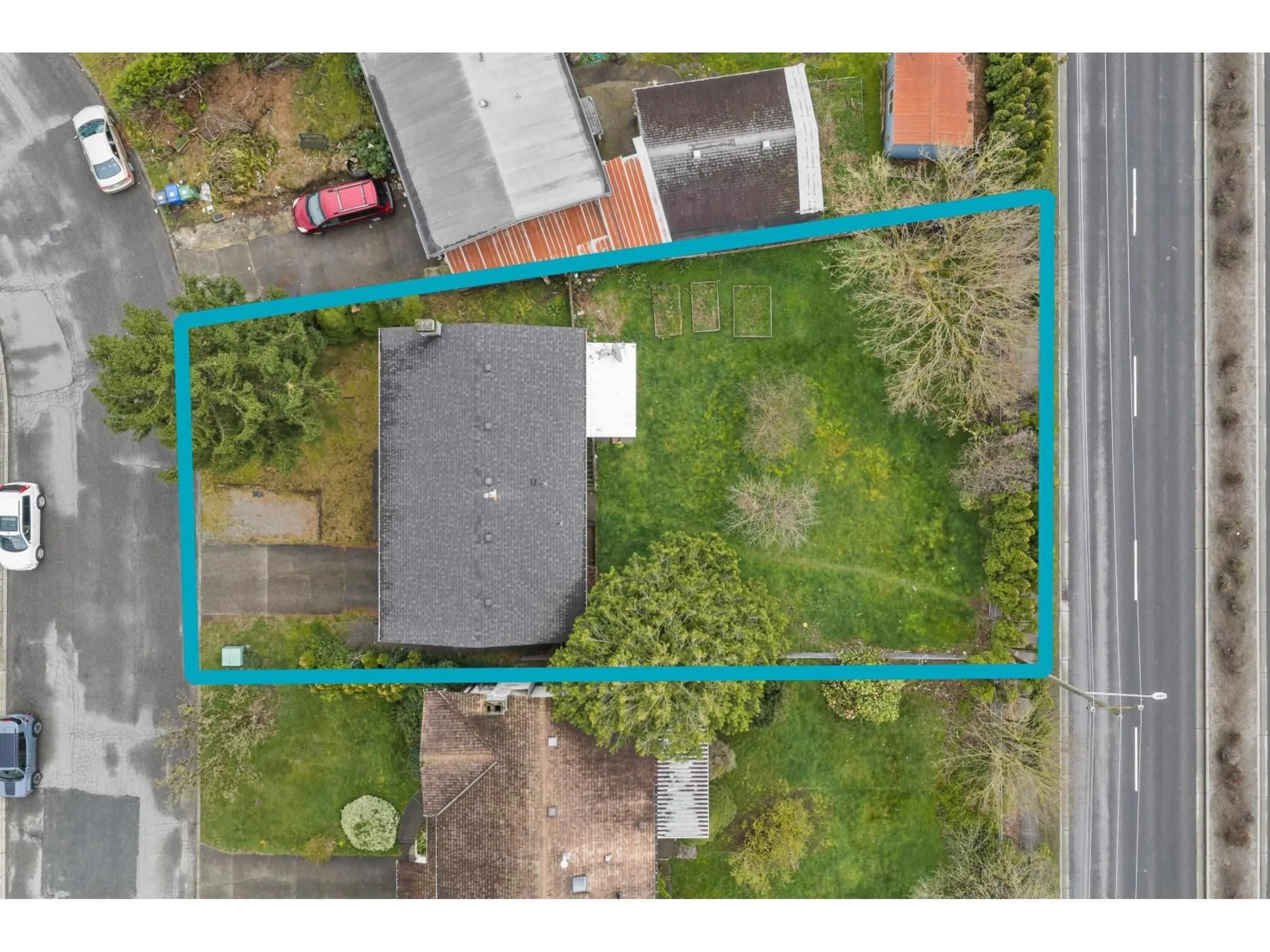 A pic from outside/outdoor area/front of a property/back of a property/a pic from drone, street for 32174 ASTORIA CRESCENT, Abbotsford British Columbia V2T4P5