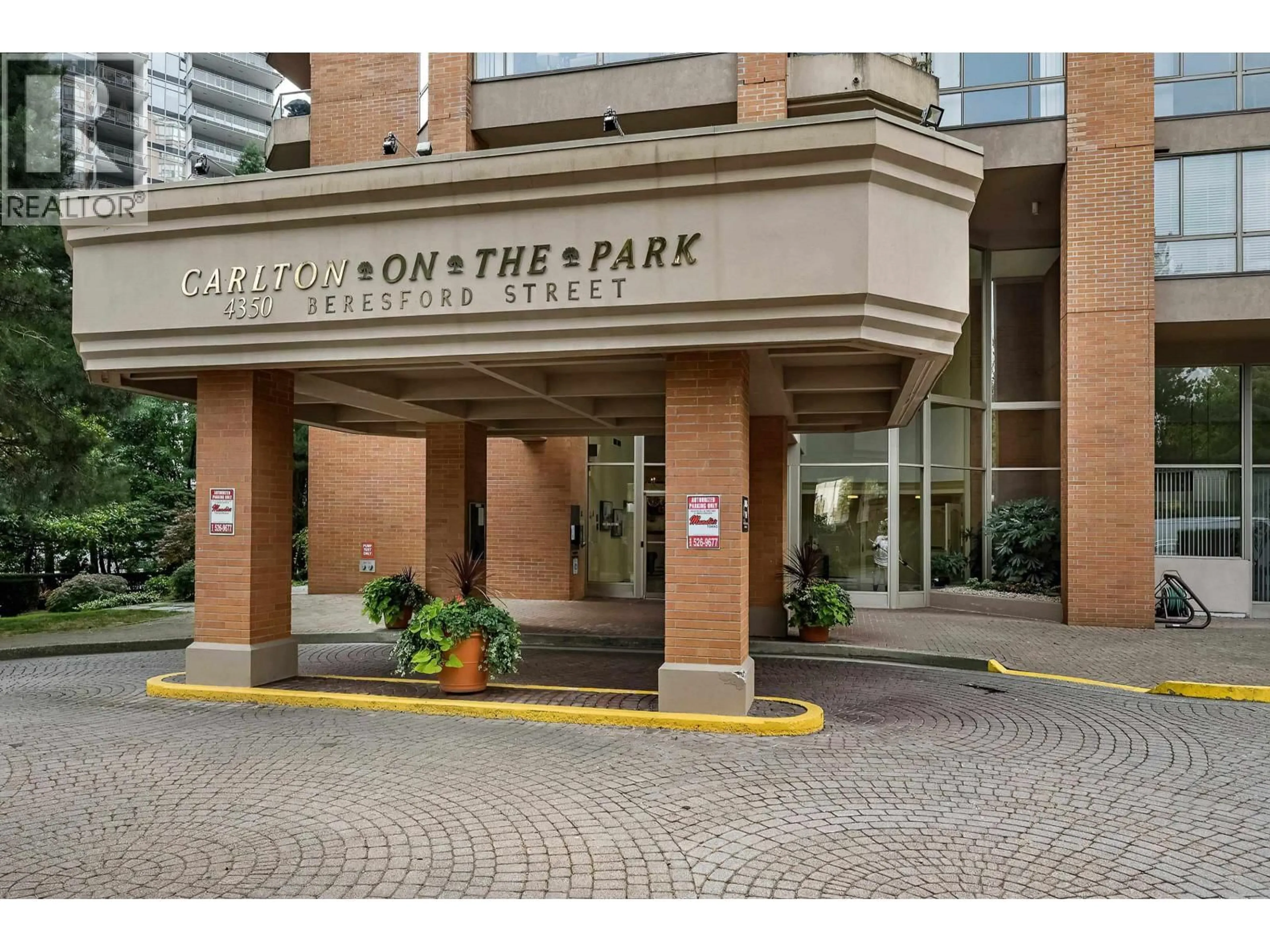 Indoor foyer for 1106 - 4350 BERESFORD STREET, Burnaby British Columbia V5H4K9