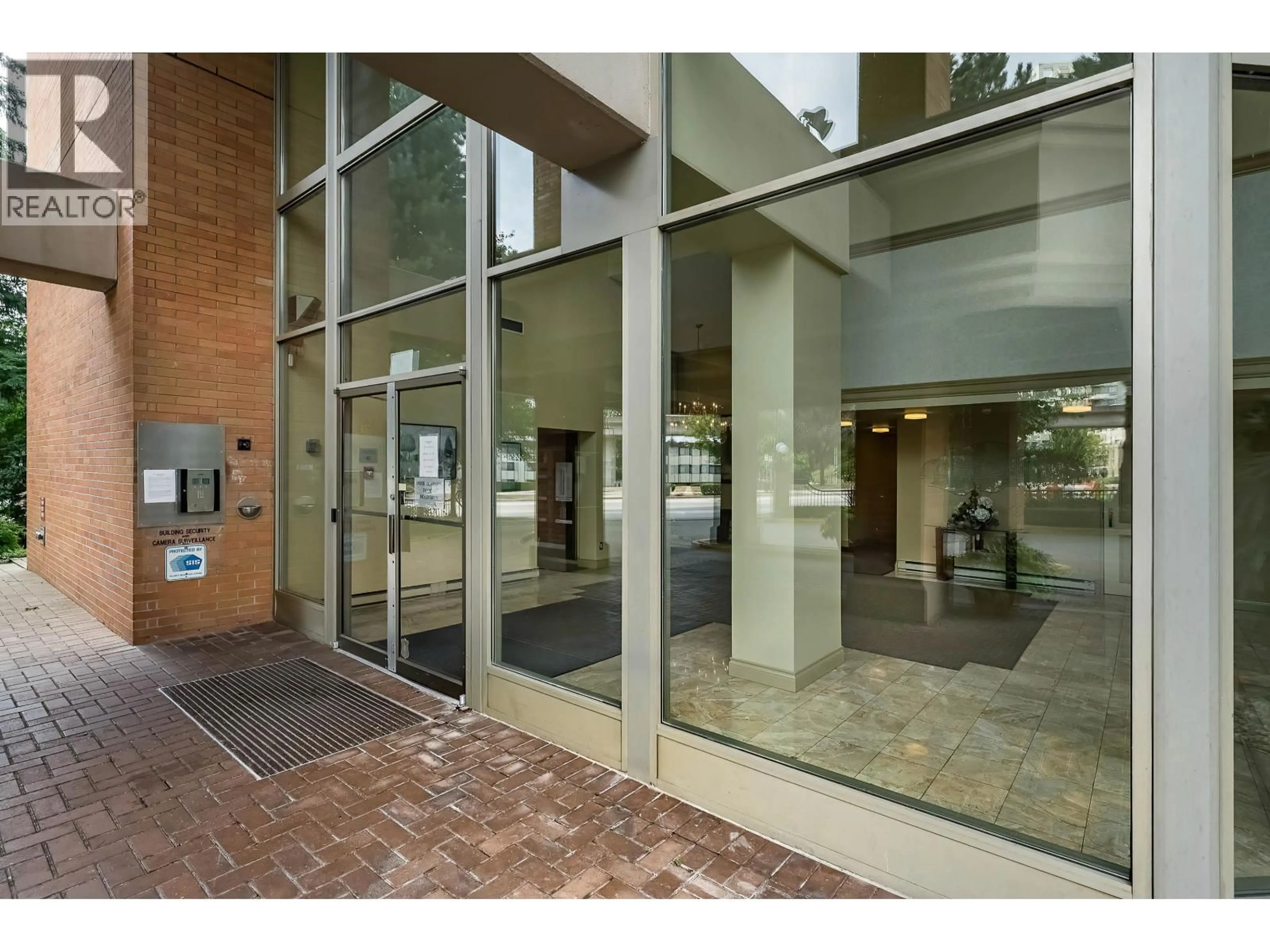 Indoor foyer for 1106 - 4350 BERESFORD STREET, Burnaby British Columbia V5H4K9