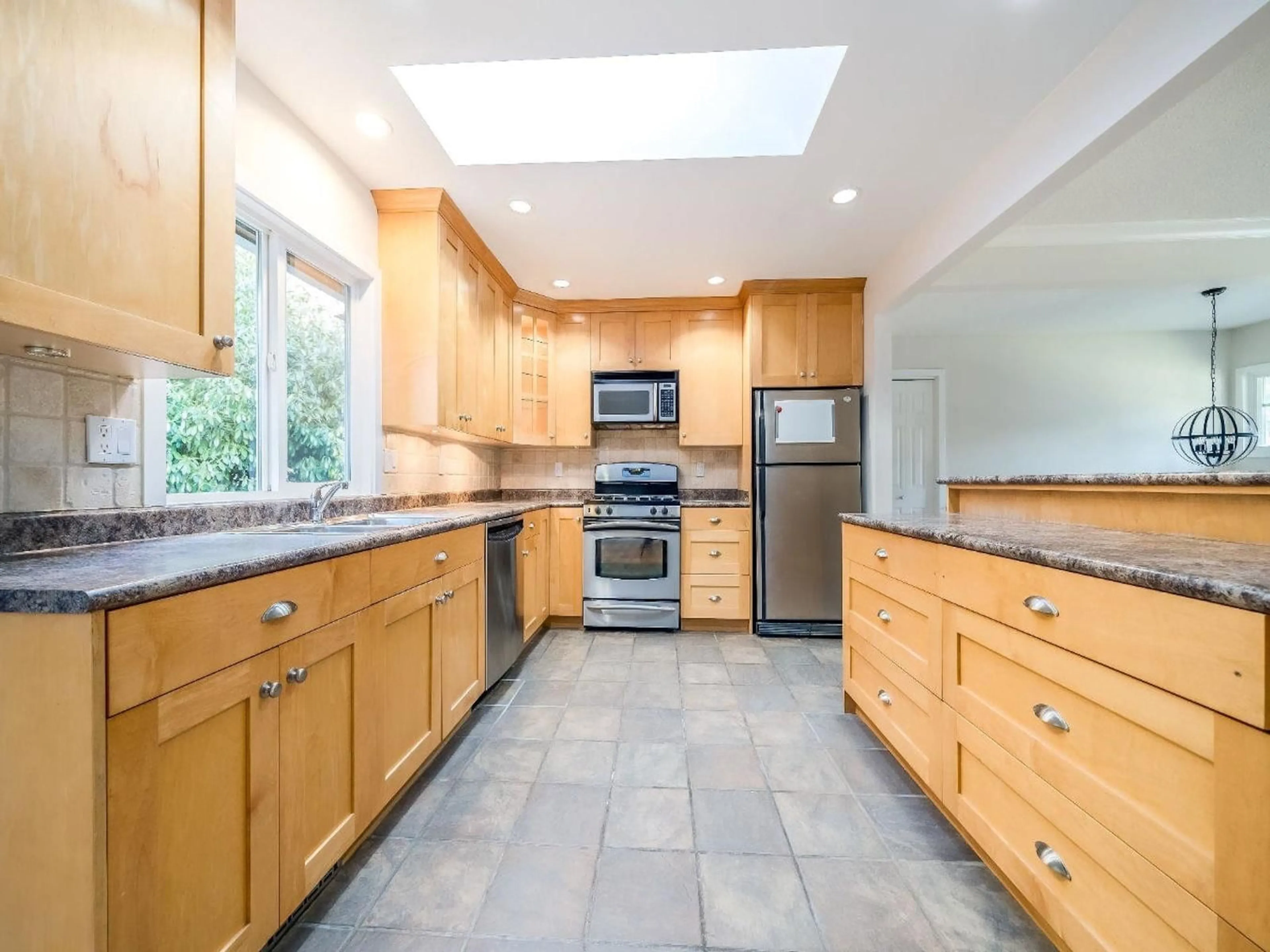 Open concept kitchen, ceramic/tile floor for 12569 26 AVENUE, Surrey British Columbia V4A2K6