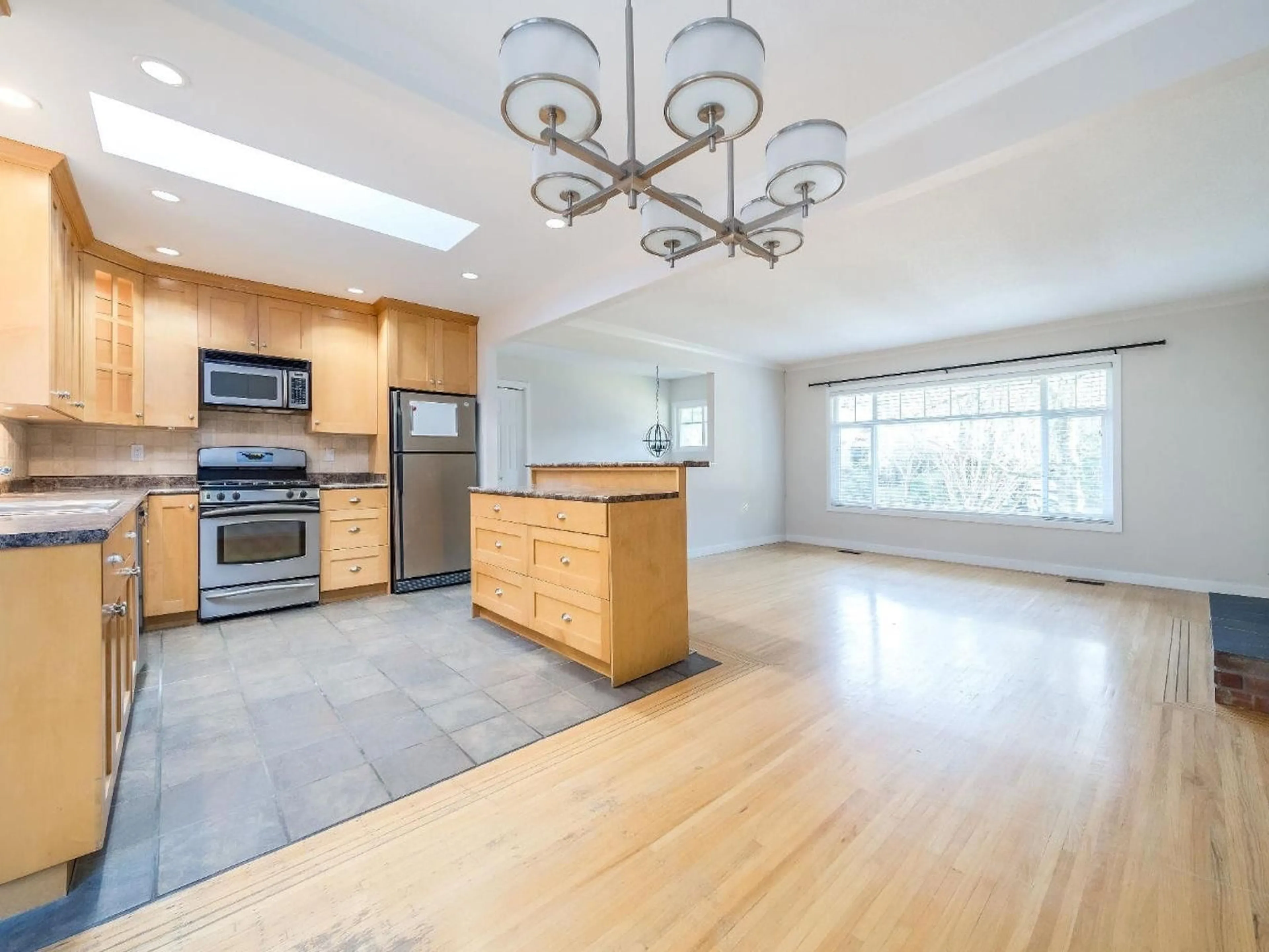 Open concept kitchen, unknown for 12569 26 AVENUE, Surrey British Columbia V4A2K6