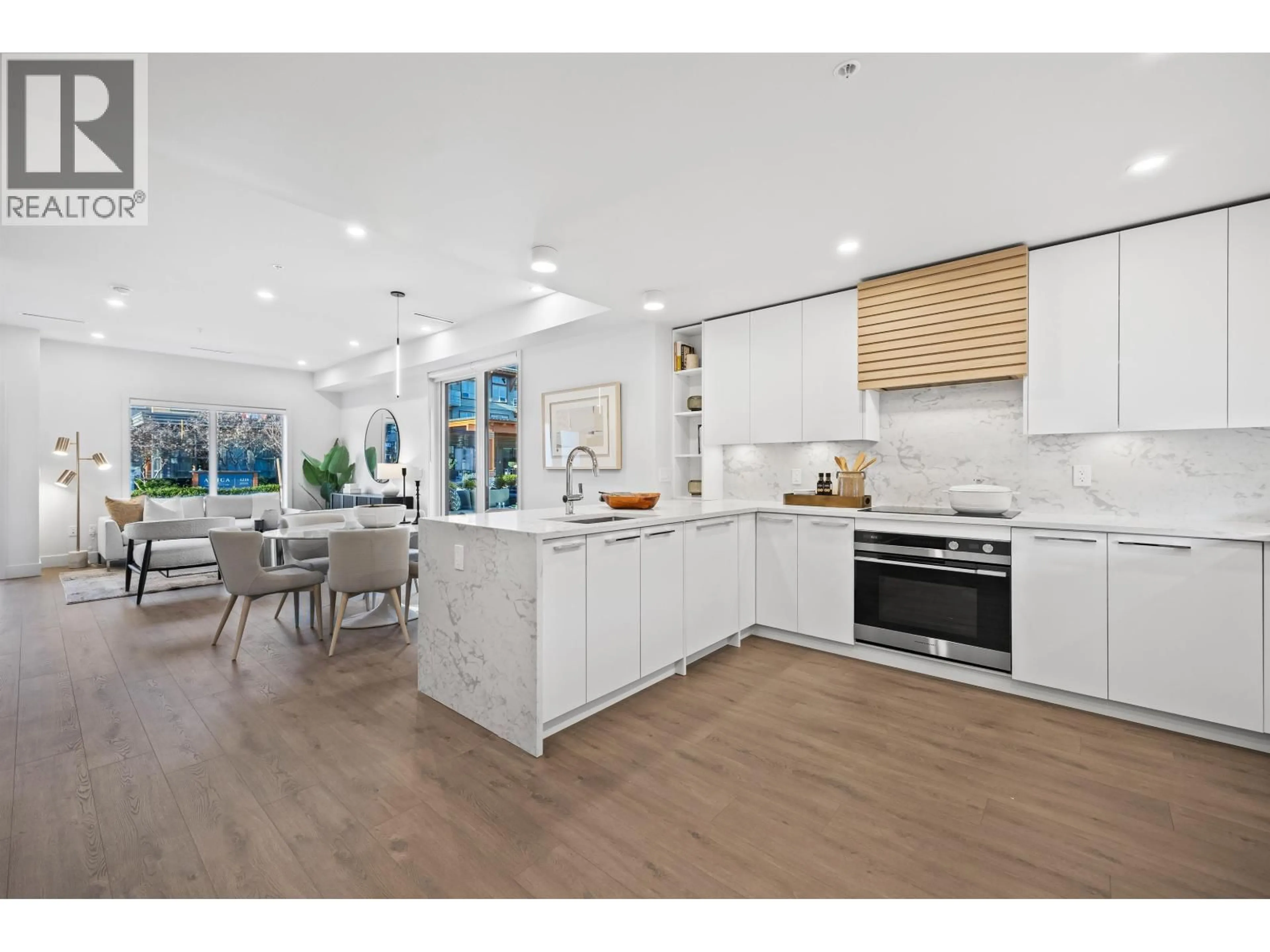 Open concept kitchen, unknown for 3206 HIGHLAND BOULEVARD, North Vancouver British Columbia V7R2V9