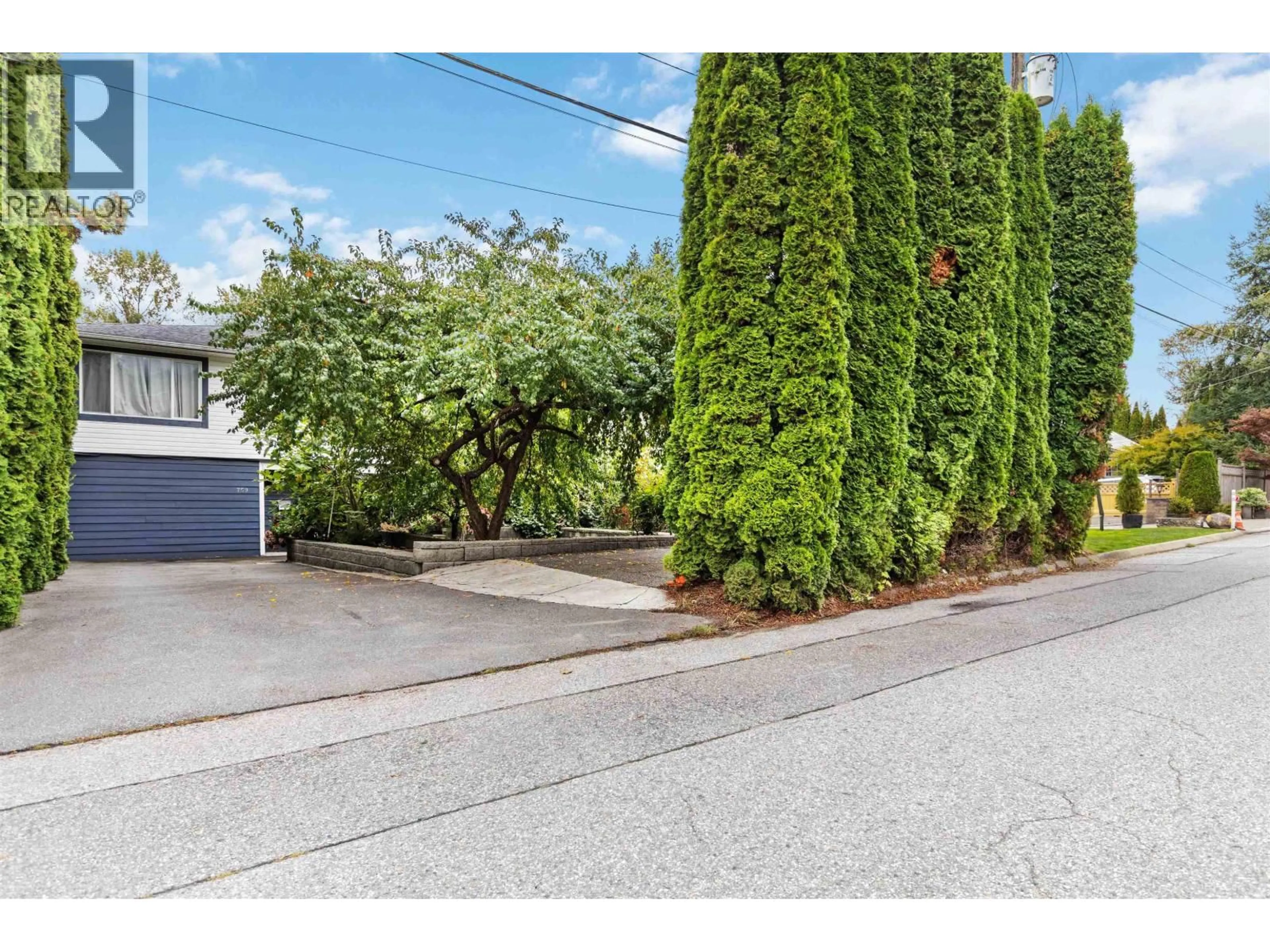 A pic from outside/outdoor area/front of a property/back of a property/a pic from drone, street for 759 MORGAN ROAD, North Vancouver British Columbia V7J1P3