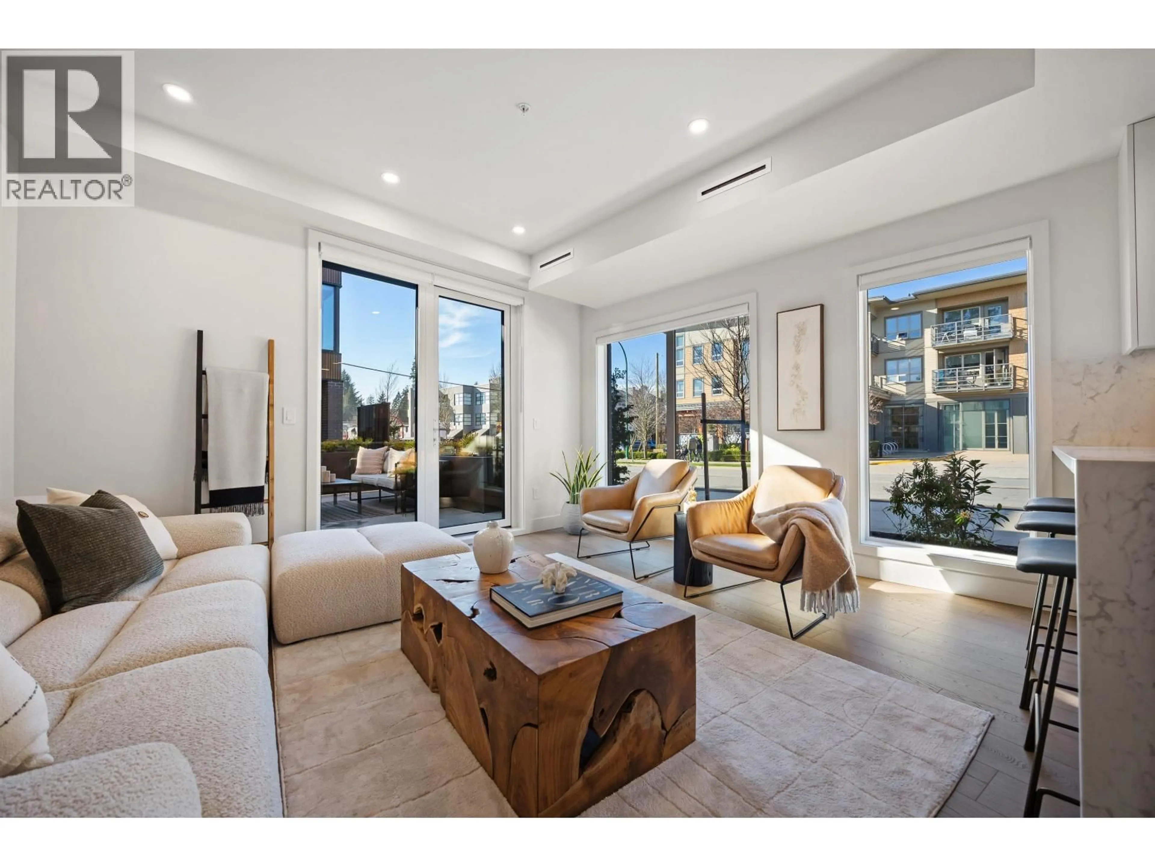 Living room with furniture, unknown for 3218 HIGHLAND BOULEVARD, North Vancouver British Columbia V7R2V9