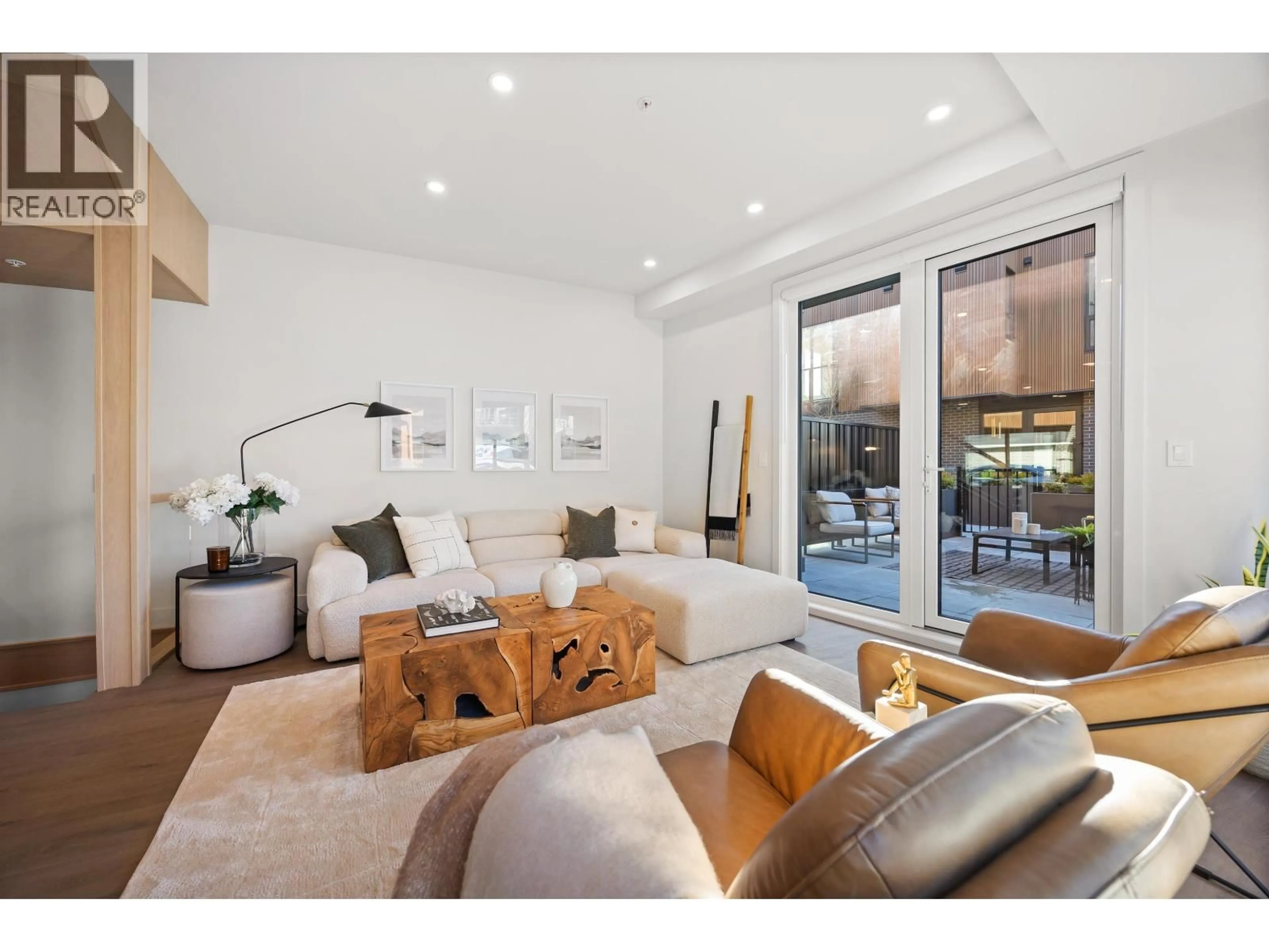 Living room with furniture, unknown for 3218 HIGHLAND BOULEVARD, North Vancouver British Columbia V7R2V9