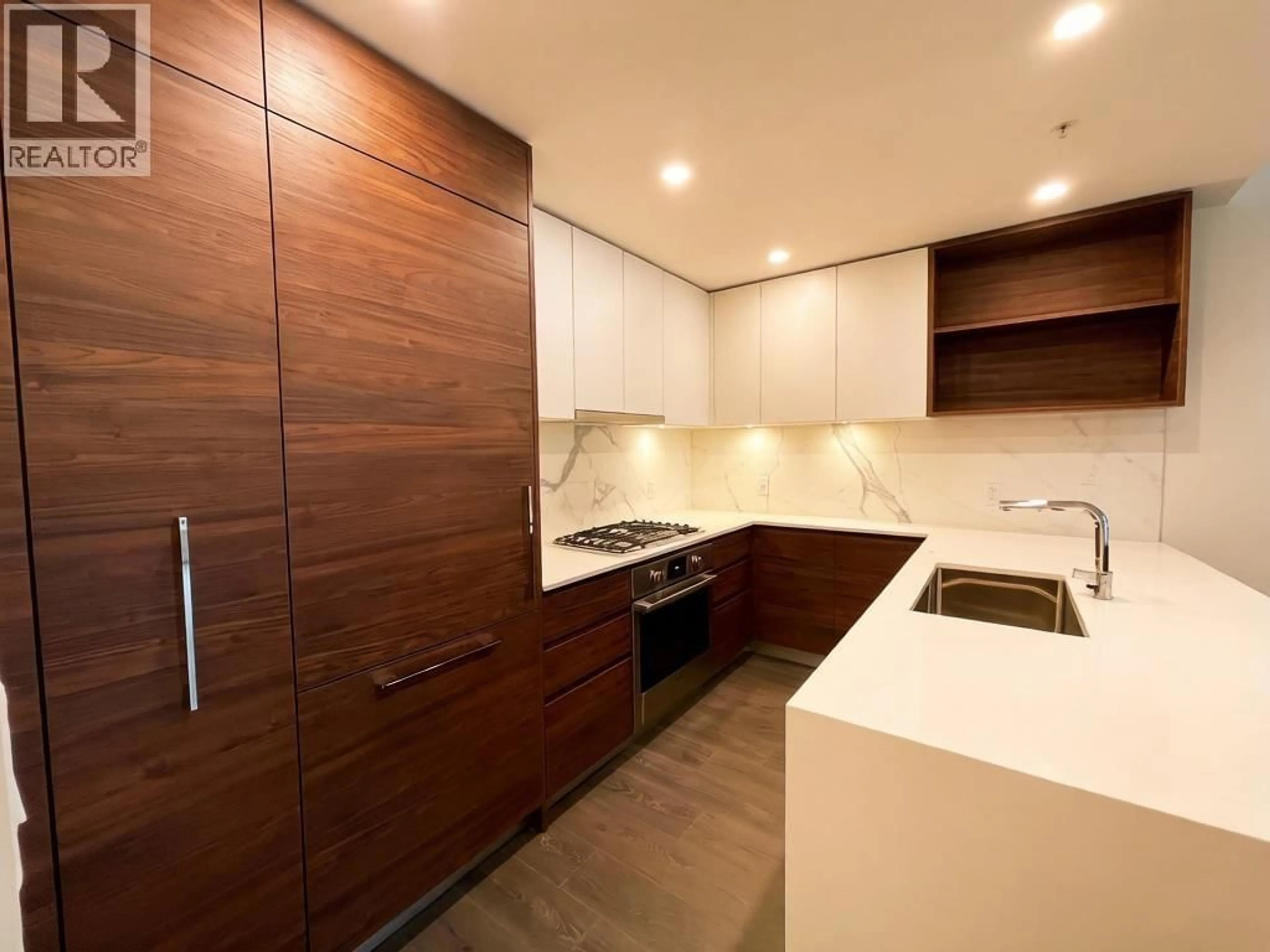 Contemporary kitchen, wood/laminate floor for 306 - 595 AUSTIN AVENUE, Coquitlam British Columbia V3K0G7