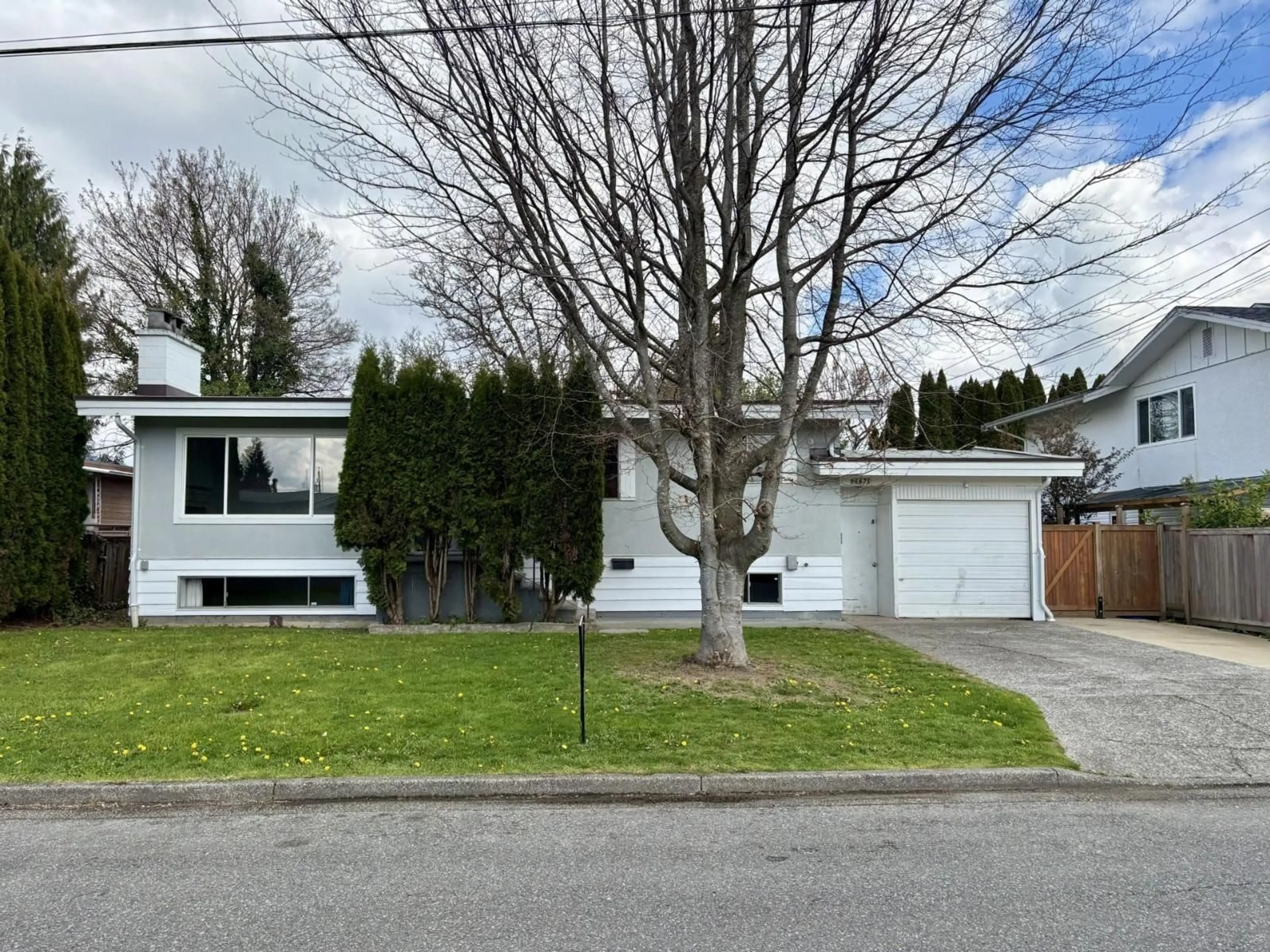 Home with vinyl exterior material, street for 46675 FRASER AVENUE, Chilliwack British Columbia V2P2L2