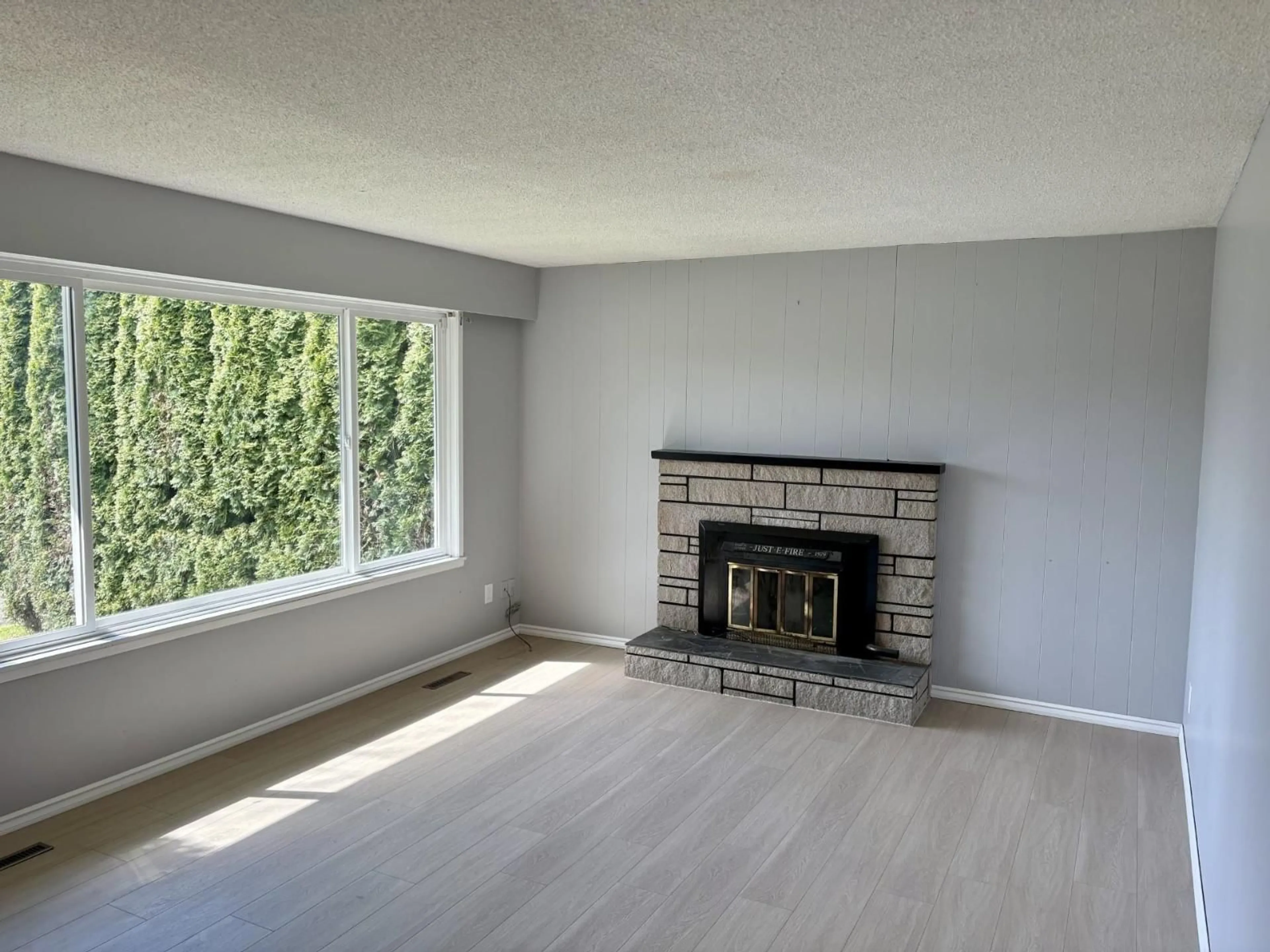 A pic of a room for 46675 FRASER AVENUE, Chilliwack British Columbia V2P2L2