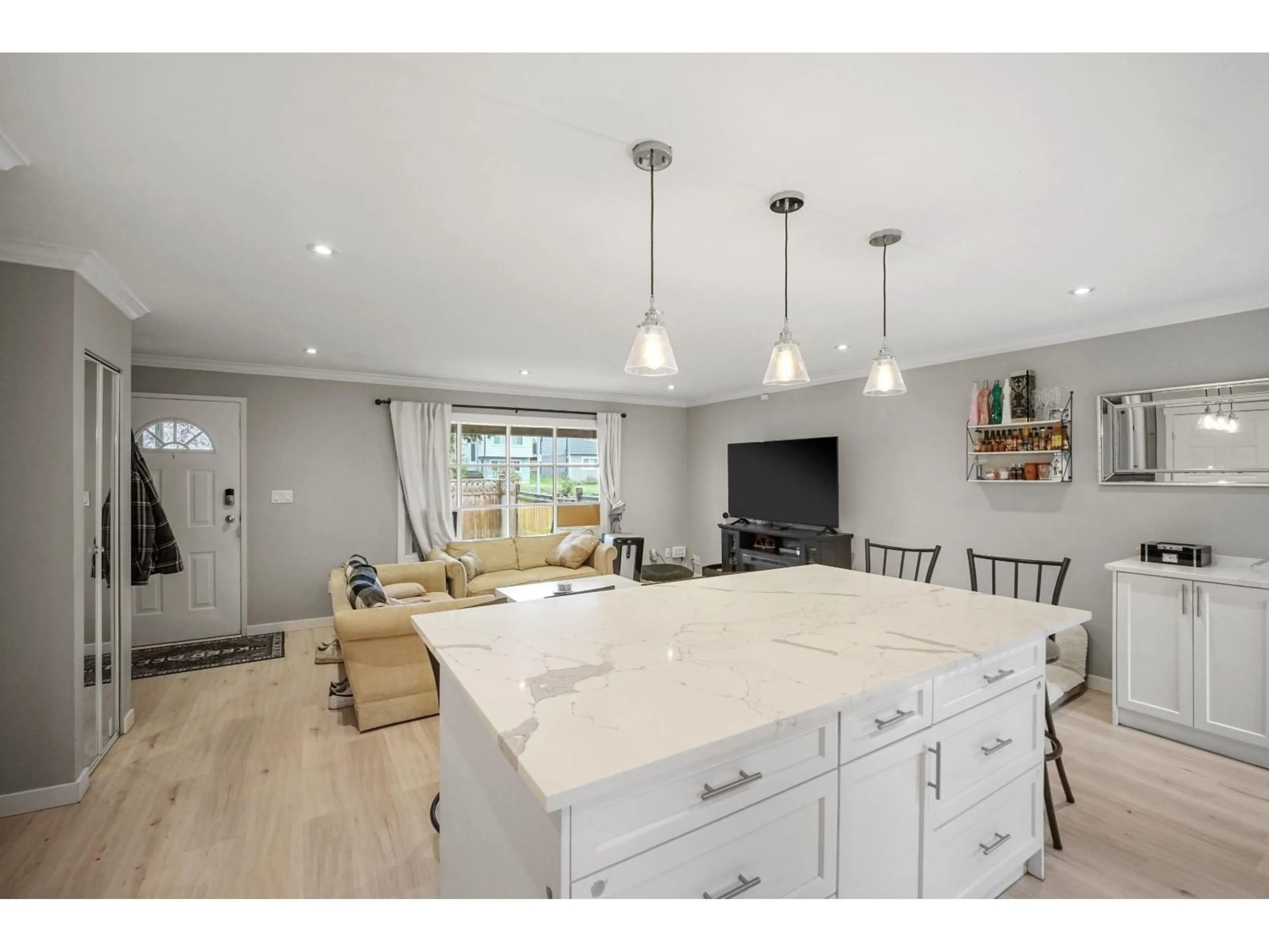 Open concept kitchen, unknown for 32315 14TH AVENUE, Mission British Columbia V2V2N6